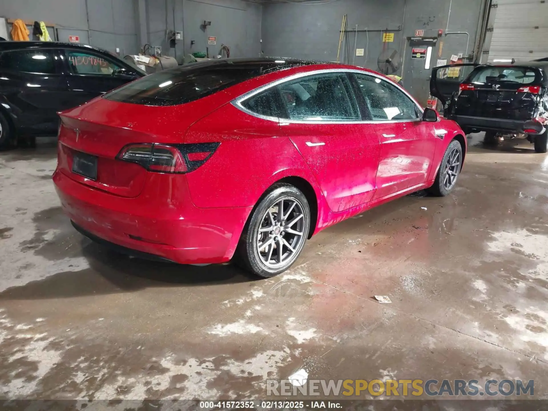 4 Photograph of a damaged car 5YJ3E1EA2LF705670 TESLA MODEL 3 2020