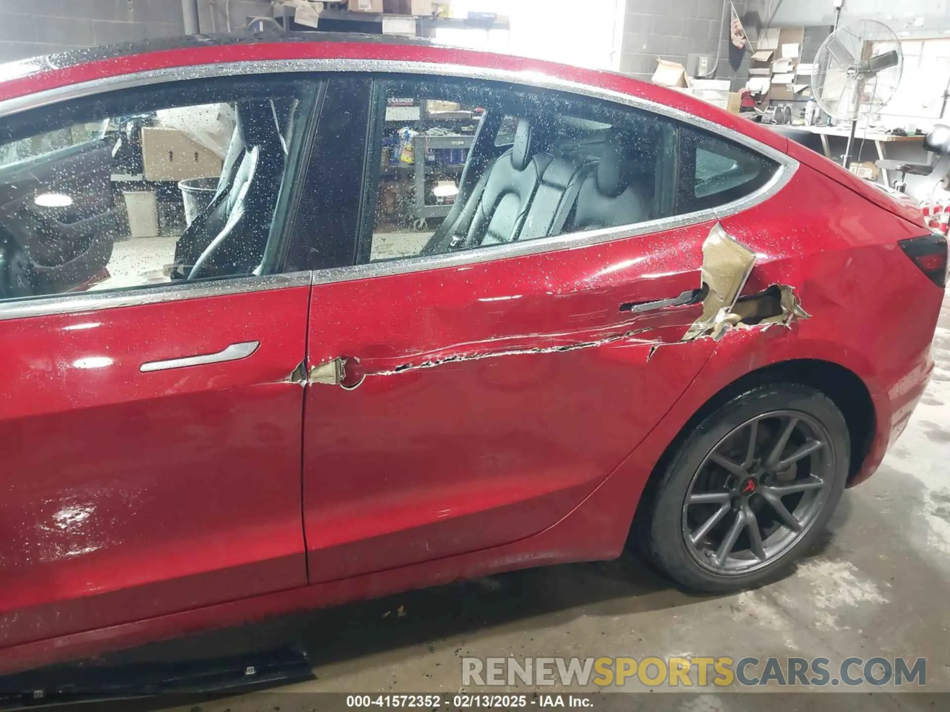 6 Photograph of a damaged car 5YJ3E1EA2LF705670 TESLA MODEL 3 2020