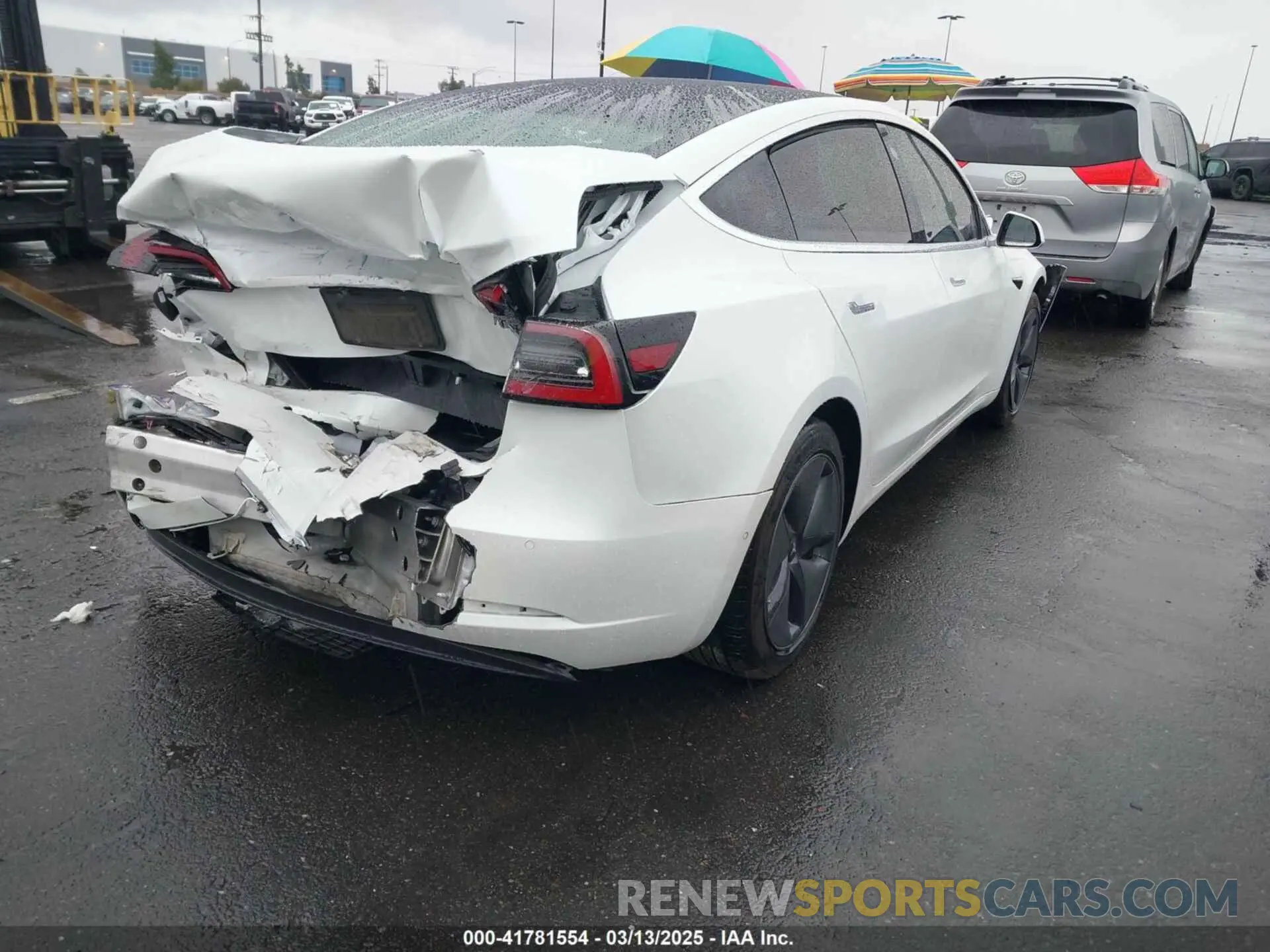 4 Photograph of a damaged car 5YJ3E1EA2LF740225 TESLA MODEL 3 2020