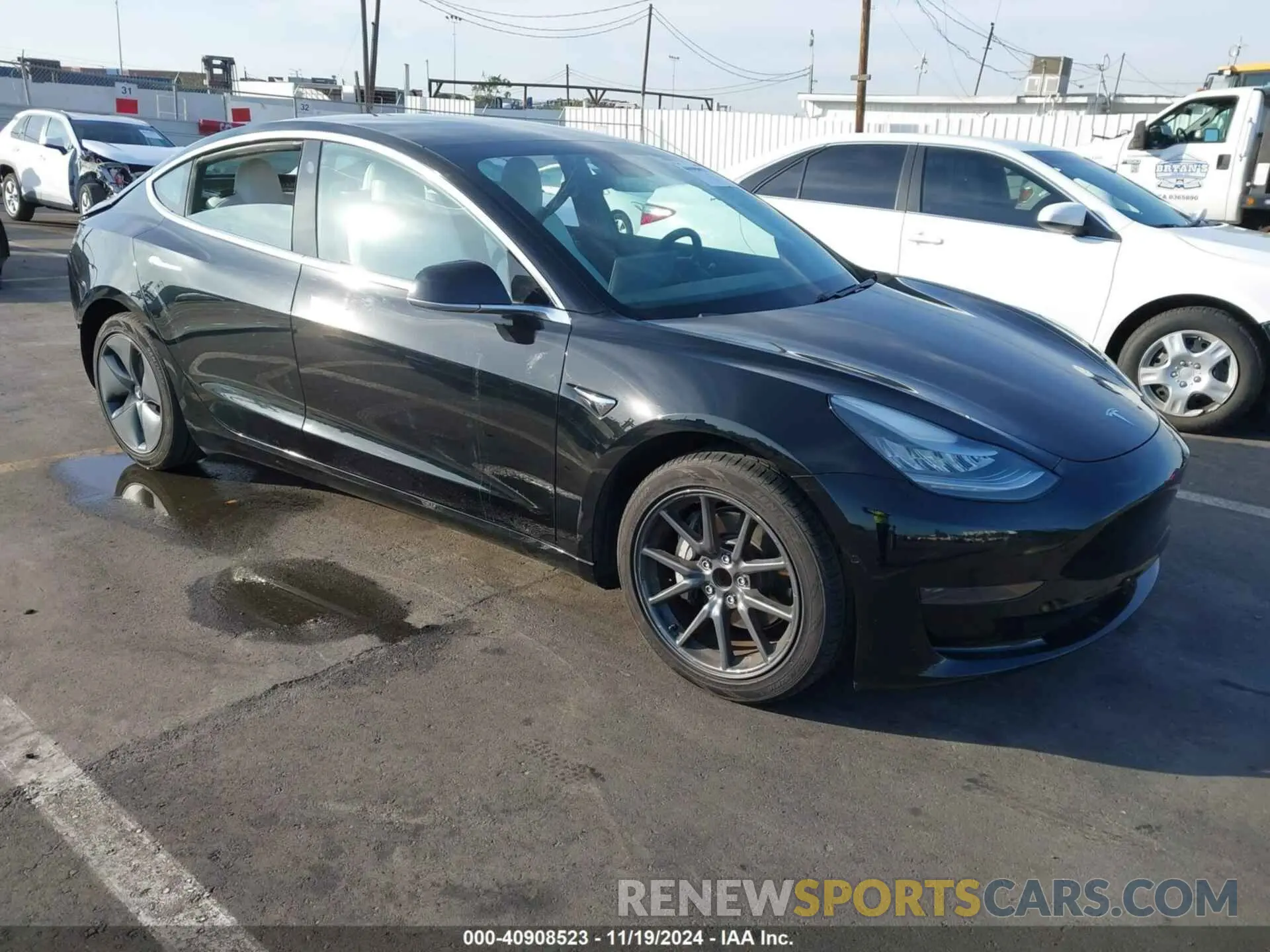 1 Photograph of a damaged car 5YJ3E1EA2LF745974 TESLA MODEL 3 2020