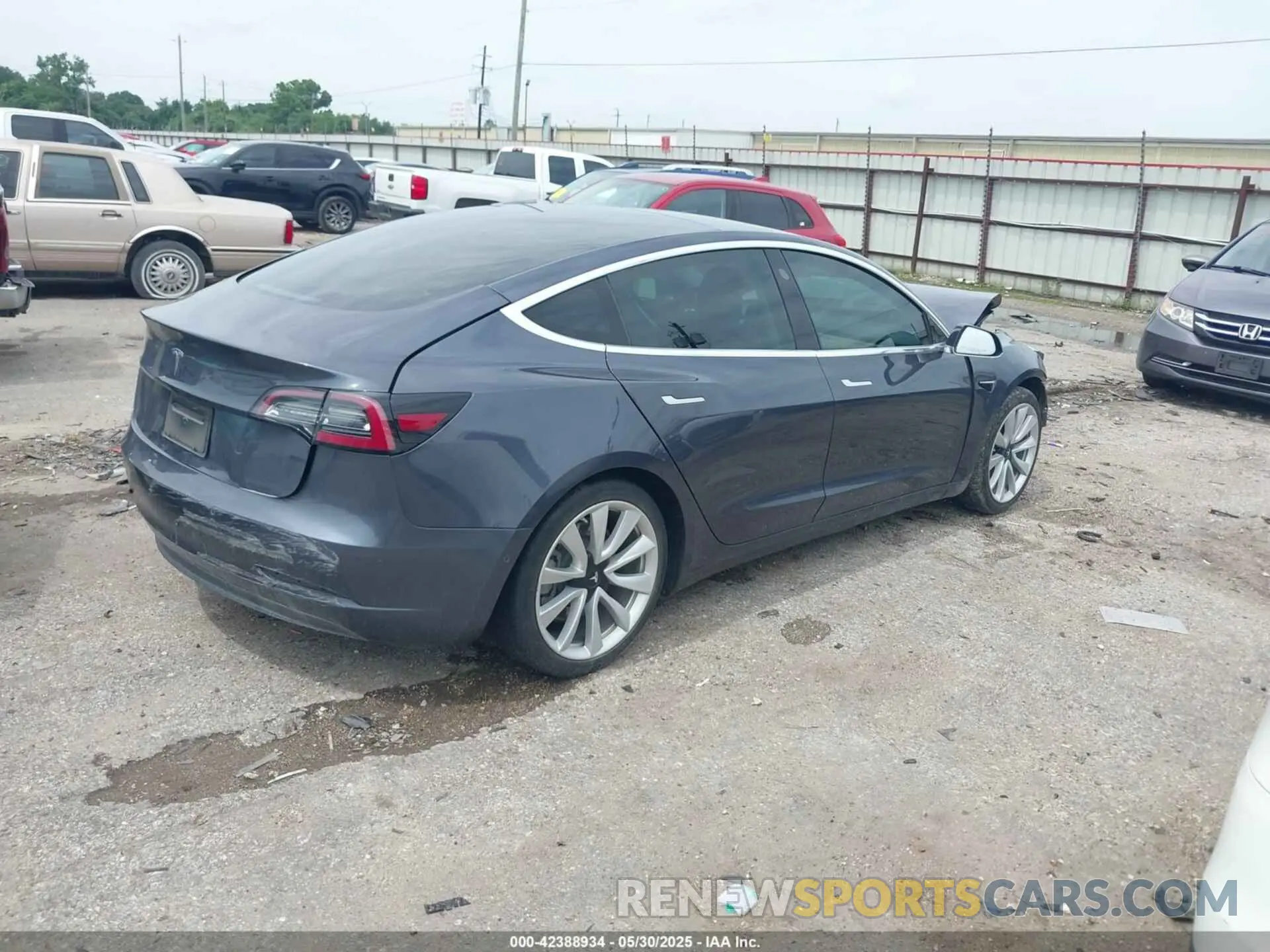 4 Photograph of a damaged car 5YJ3E1EA2LF783785 TESLA MODEL 3 2020