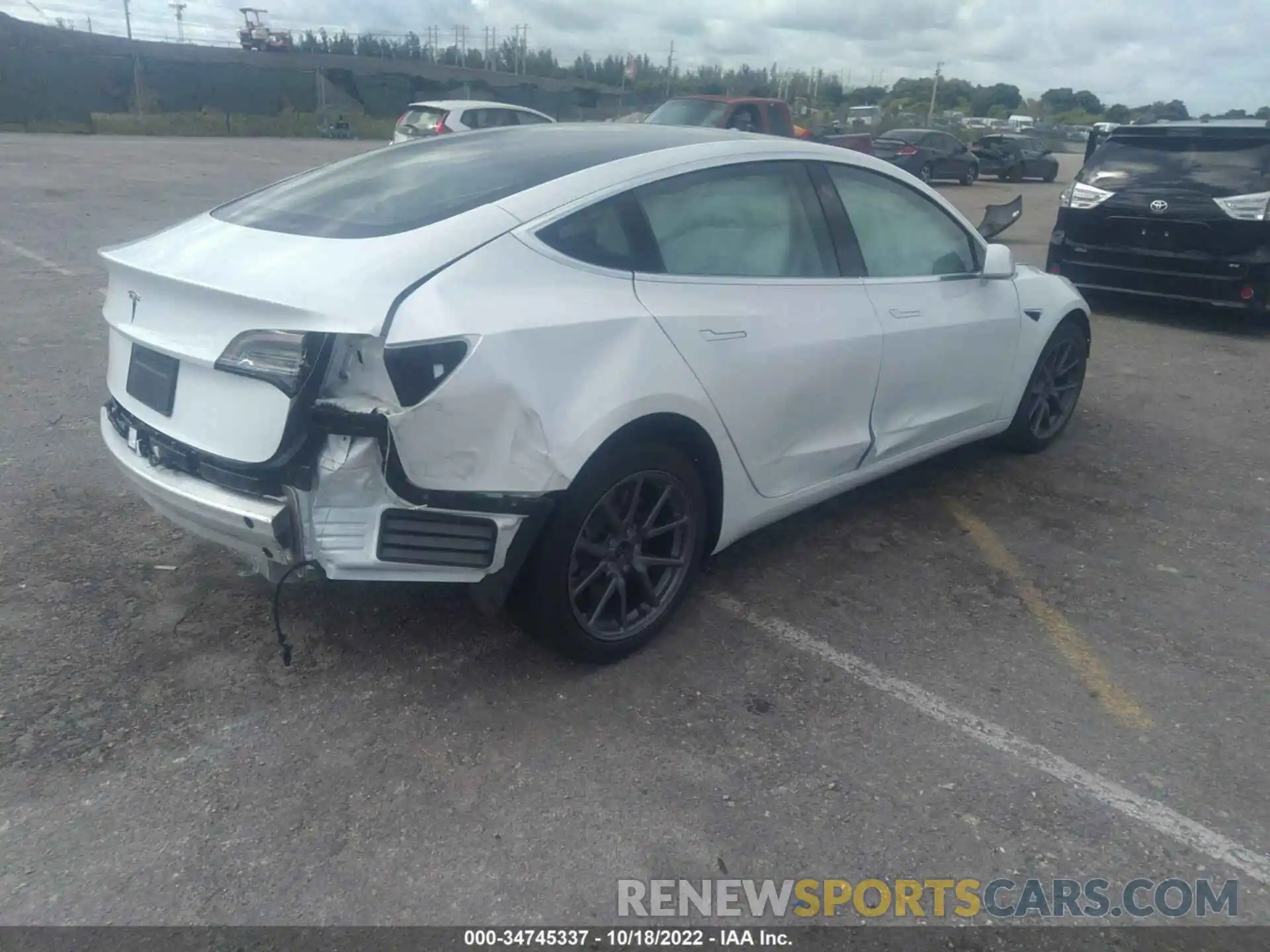 4 Photograph of a damaged car 5YJ3E1EA2LF792583 TESLA MODEL 3 2020