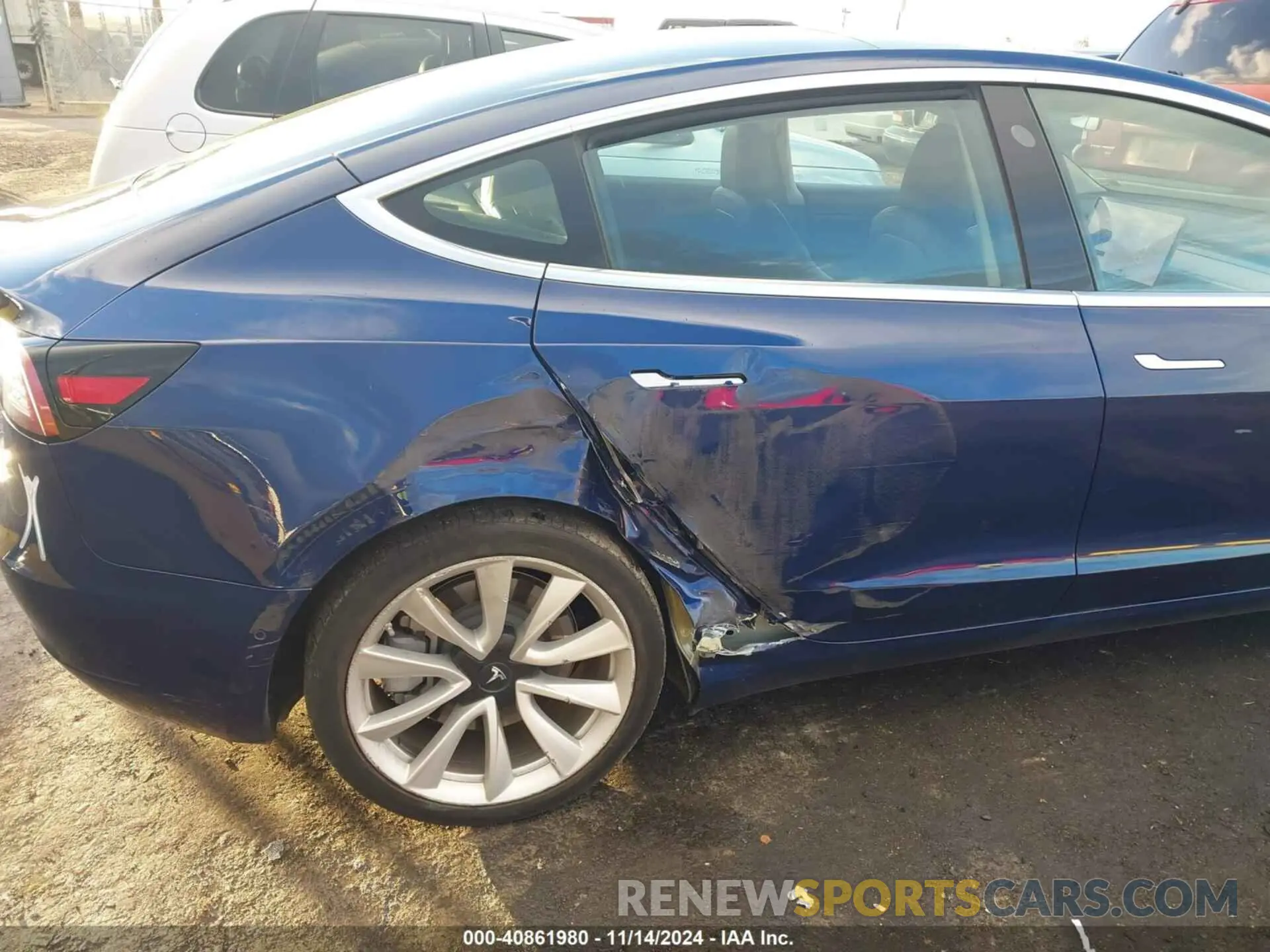 6 Photograph of a damaged car 5YJ3E1EA2LF807941 TESLA MODEL 3 2020