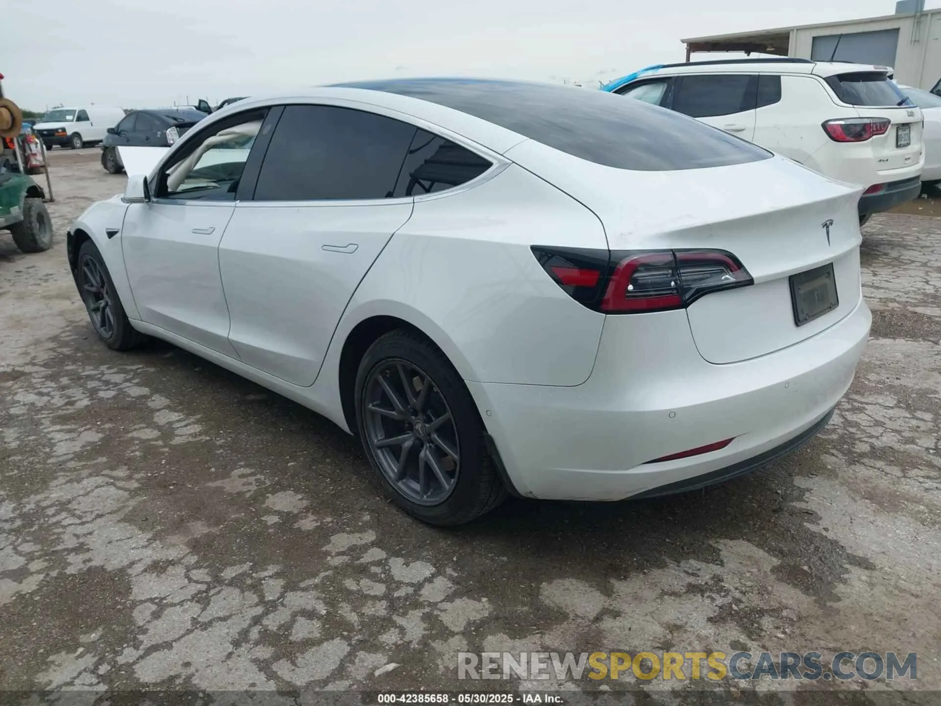 3 Photograph of a damaged car 5YJ3E1EA3LF504232 TESLA MODEL 3 2020