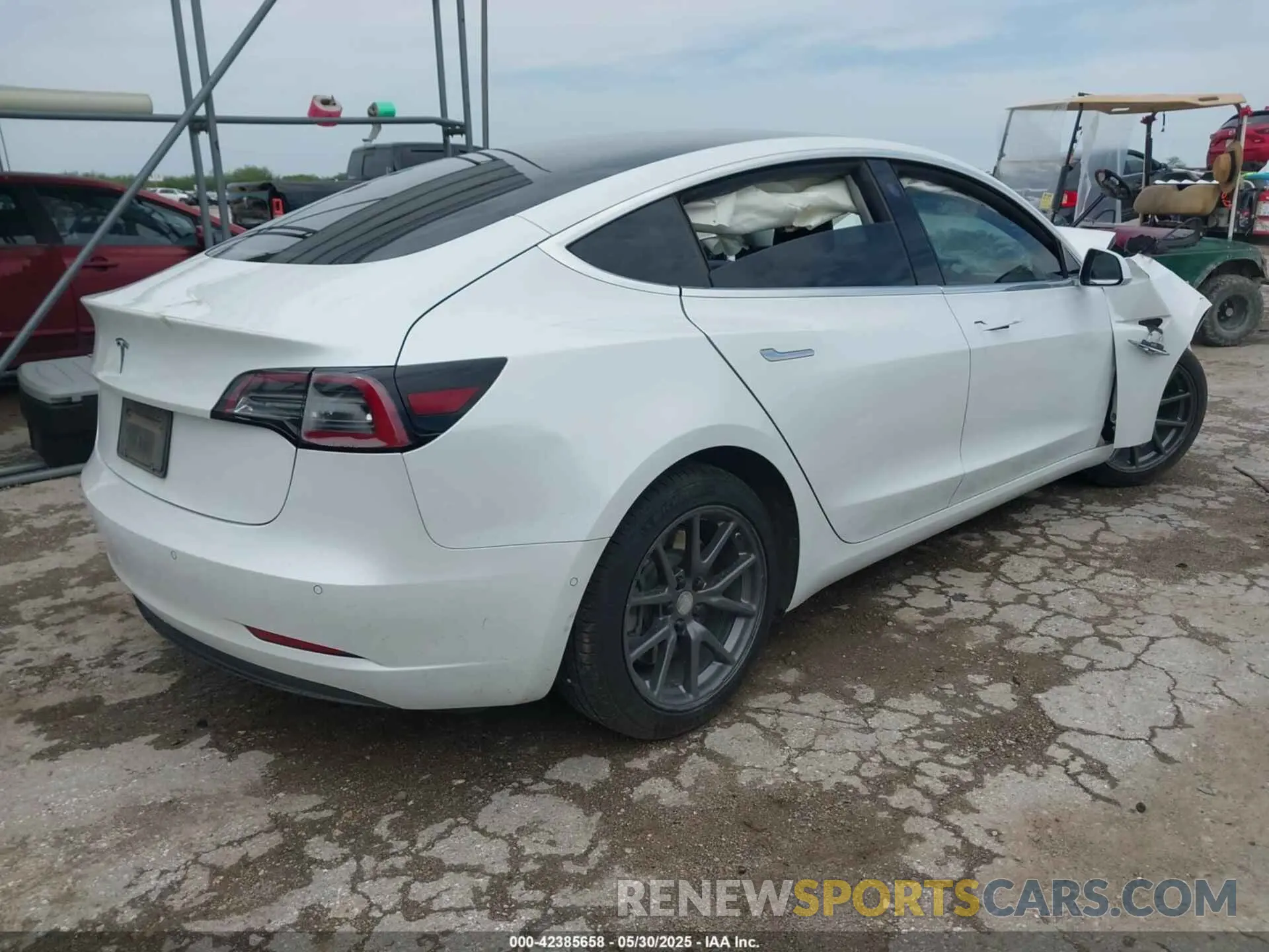 4 Photograph of a damaged car 5YJ3E1EA3LF504232 TESLA MODEL 3 2020