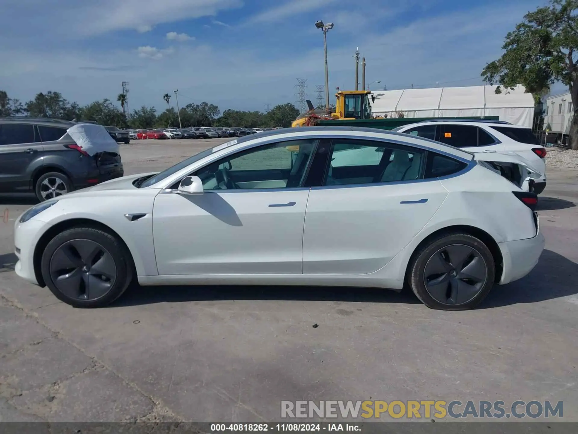 13 Photograph of a damaged car 5YJ3E1EA3LF509611 TESLA MODEL 3 2020