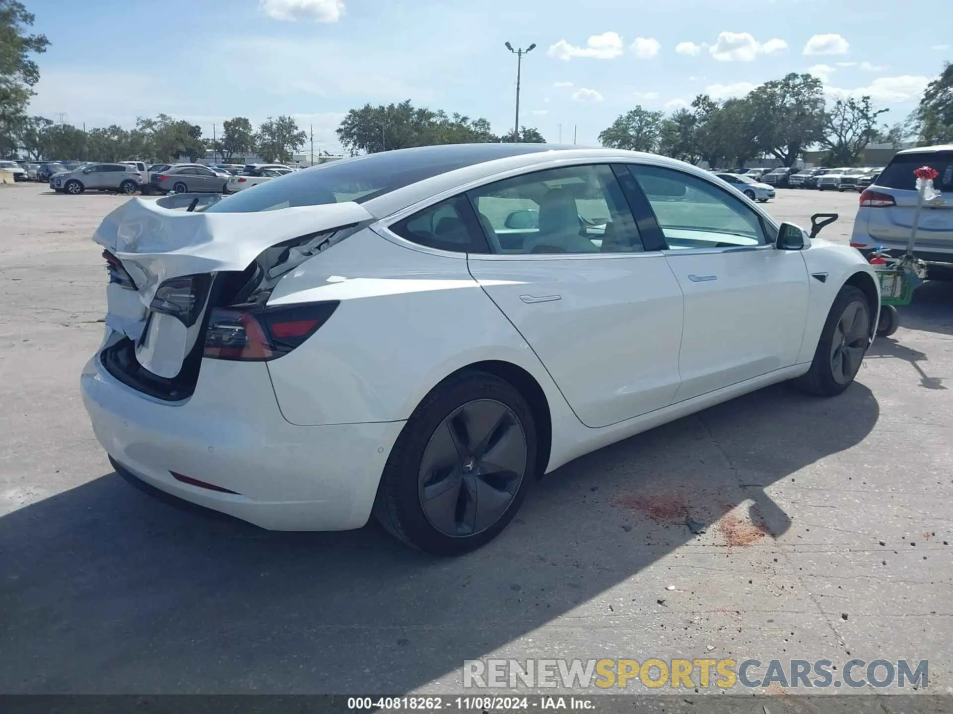 4 Photograph of a damaged car 5YJ3E1EA3LF509611 TESLA MODEL 3 2020