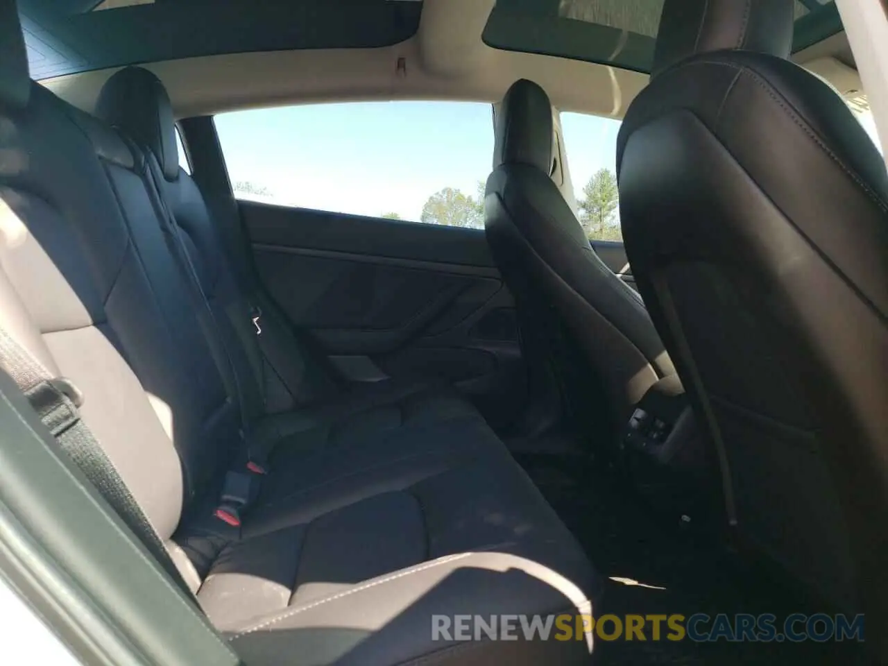 10 Photograph of a damaged car 5YJ3E1EA3LF598824 TESLA MODEL 3 2020