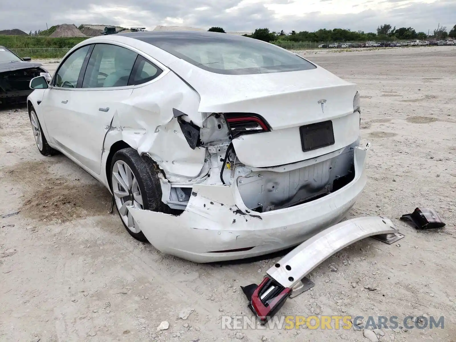 3 Photograph of a damaged car 5YJ3E1EA3LF599388 TESLA MODEL 3 2020