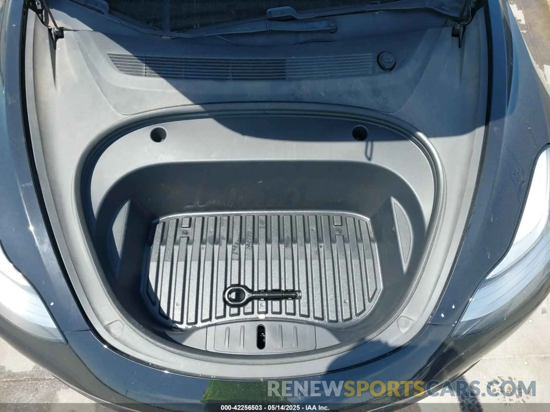 10 Photograph of a damaged car 5YJ3E1EA3LF611152 TESLA MODEL 3 2020