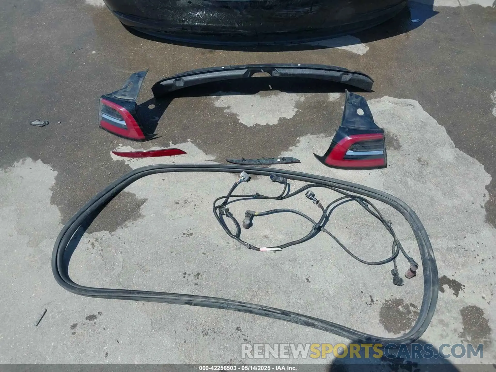 11 Photograph of a damaged car 5YJ3E1EA3LF611152 TESLA MODEL 3 2020