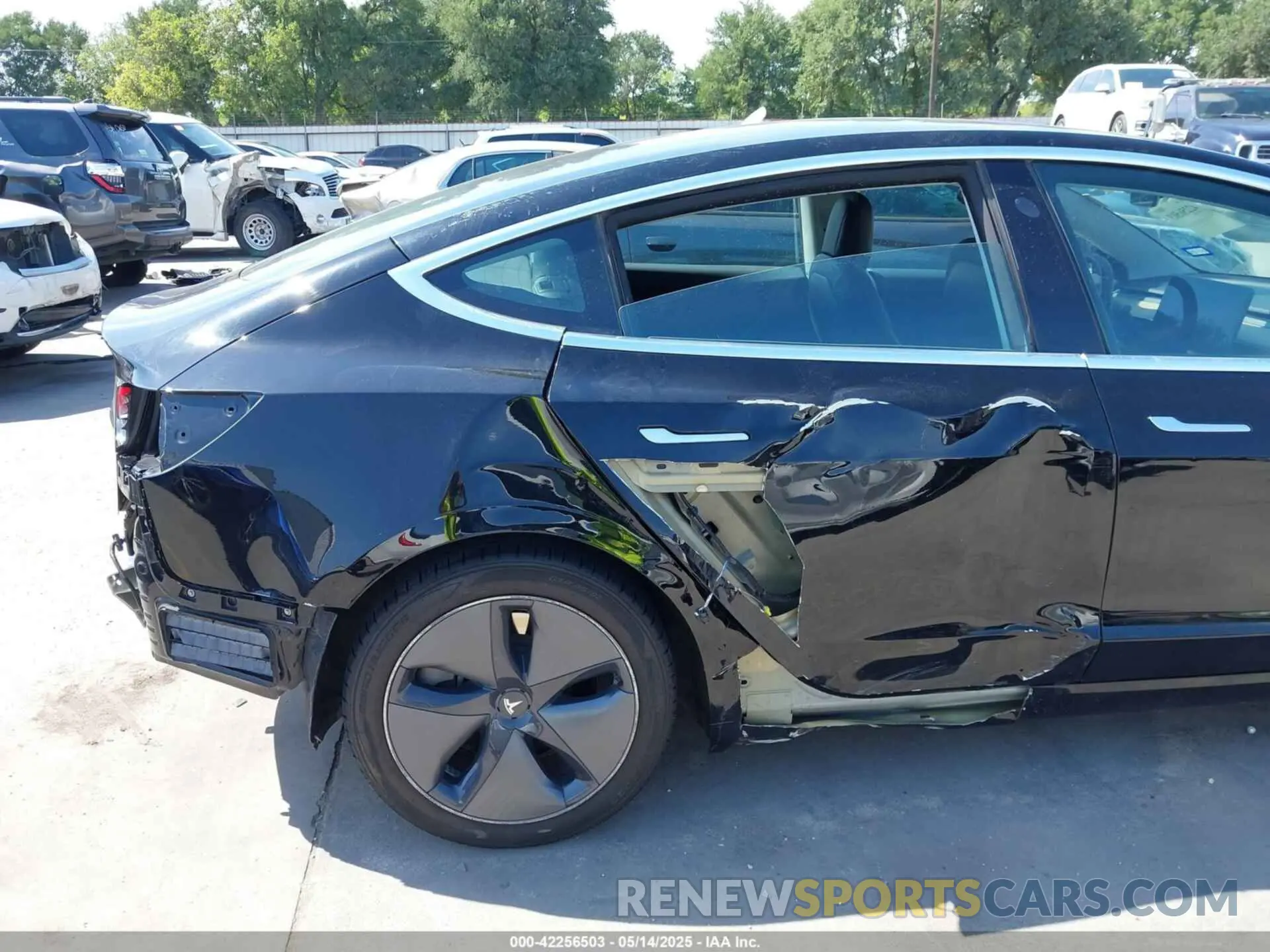 19 Photograph of a damaged car 5YJ3E1EA3LF611152 TESLA MODEL 3 2020