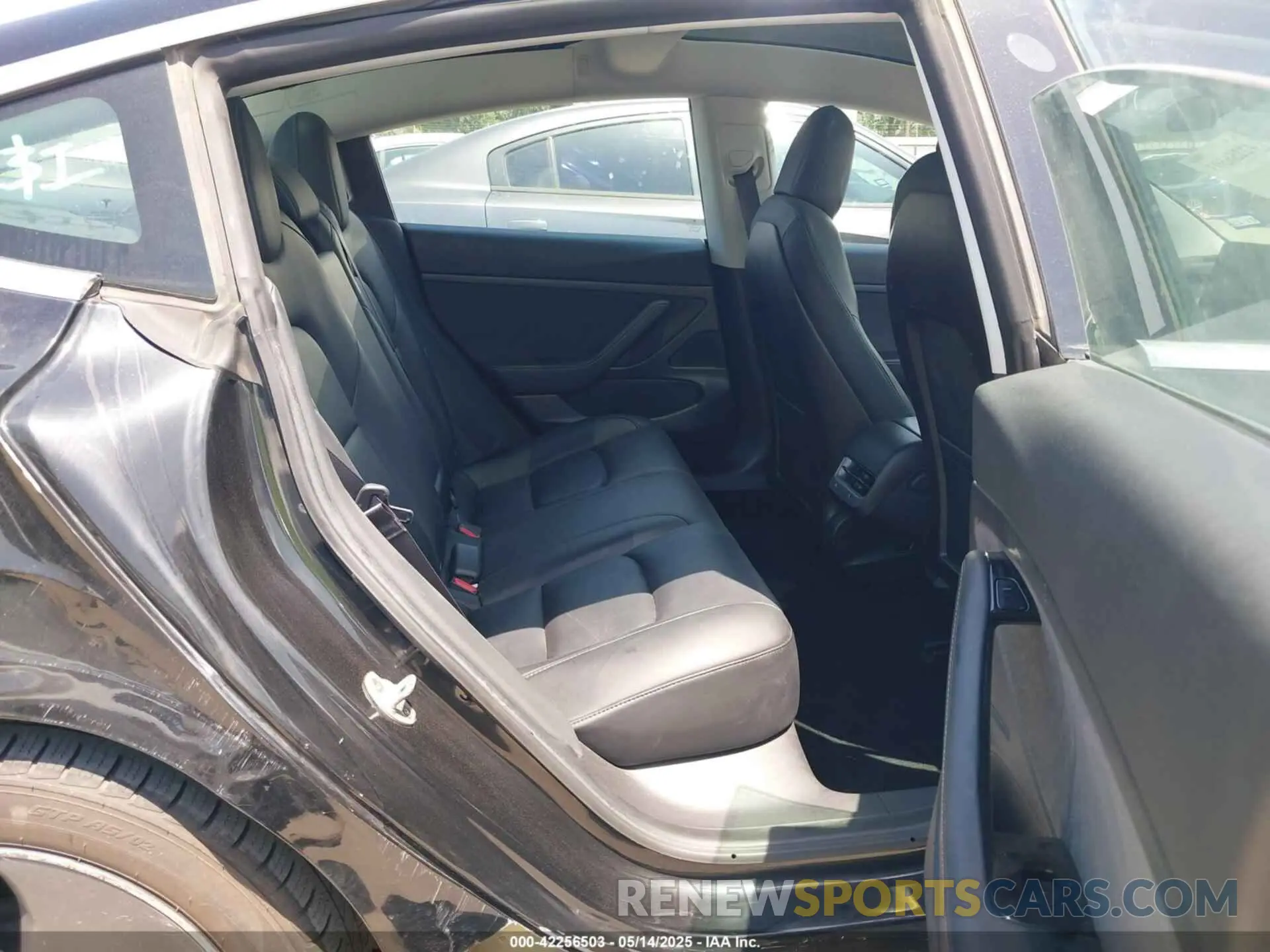 8 Photograph of a damaged car 5YJ3E1EA3LF611152 TESLA MODEL 3 2020