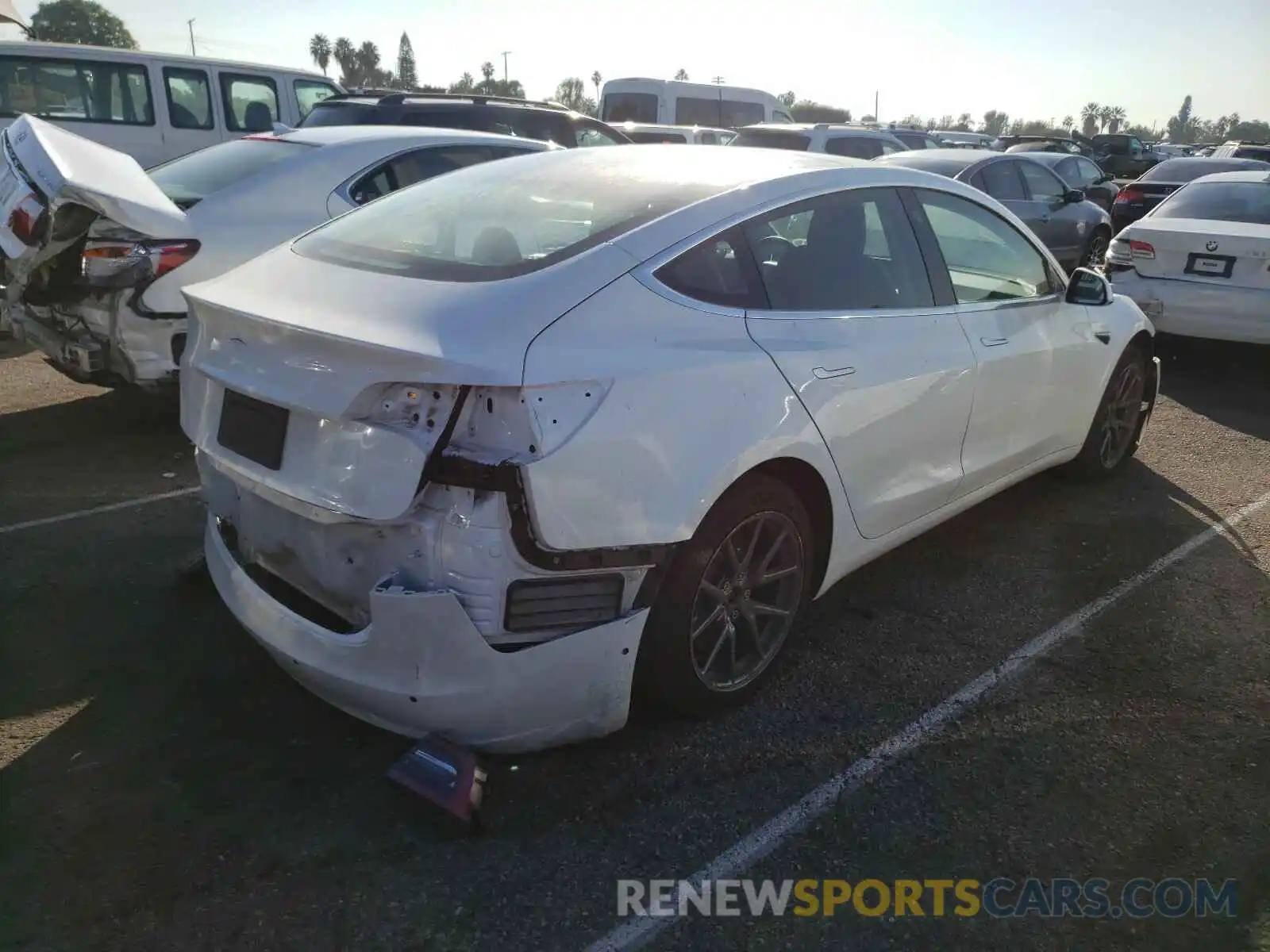 4 Photograph of a damaged car 5YJ3E1EA3LF626962 TESLA MODEL 3 2020