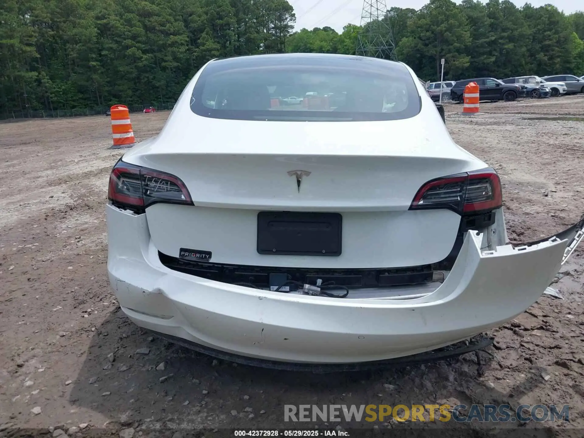 16 Photograph of a damaged car 5YJ3E1EA3LF632082 TESLA MODEL 3 2020