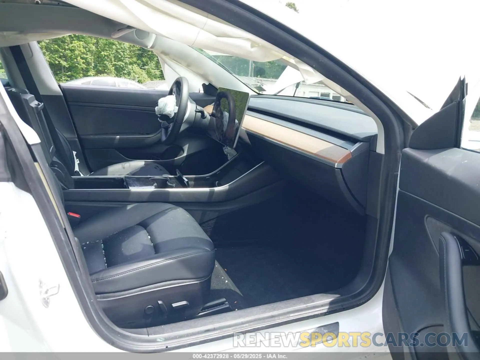 5 Photograph of a damaged car 5YJ3E1EA3LF632082 TESLA MODEL 3 2020