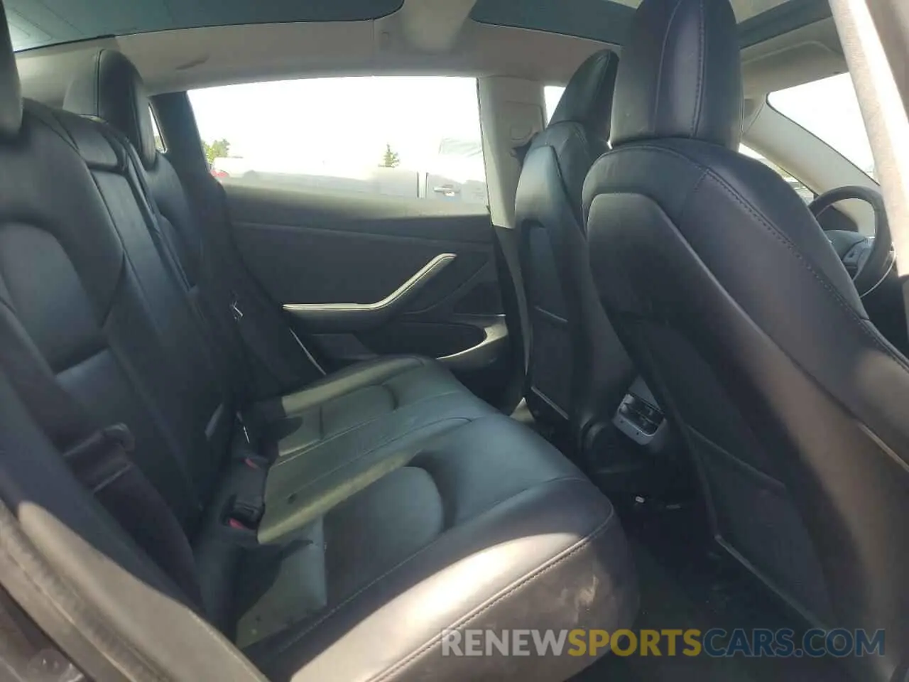 10 Photograph of a damaged car 5YJ3E1EA3LF645690 TESLA MODEL 3 2020