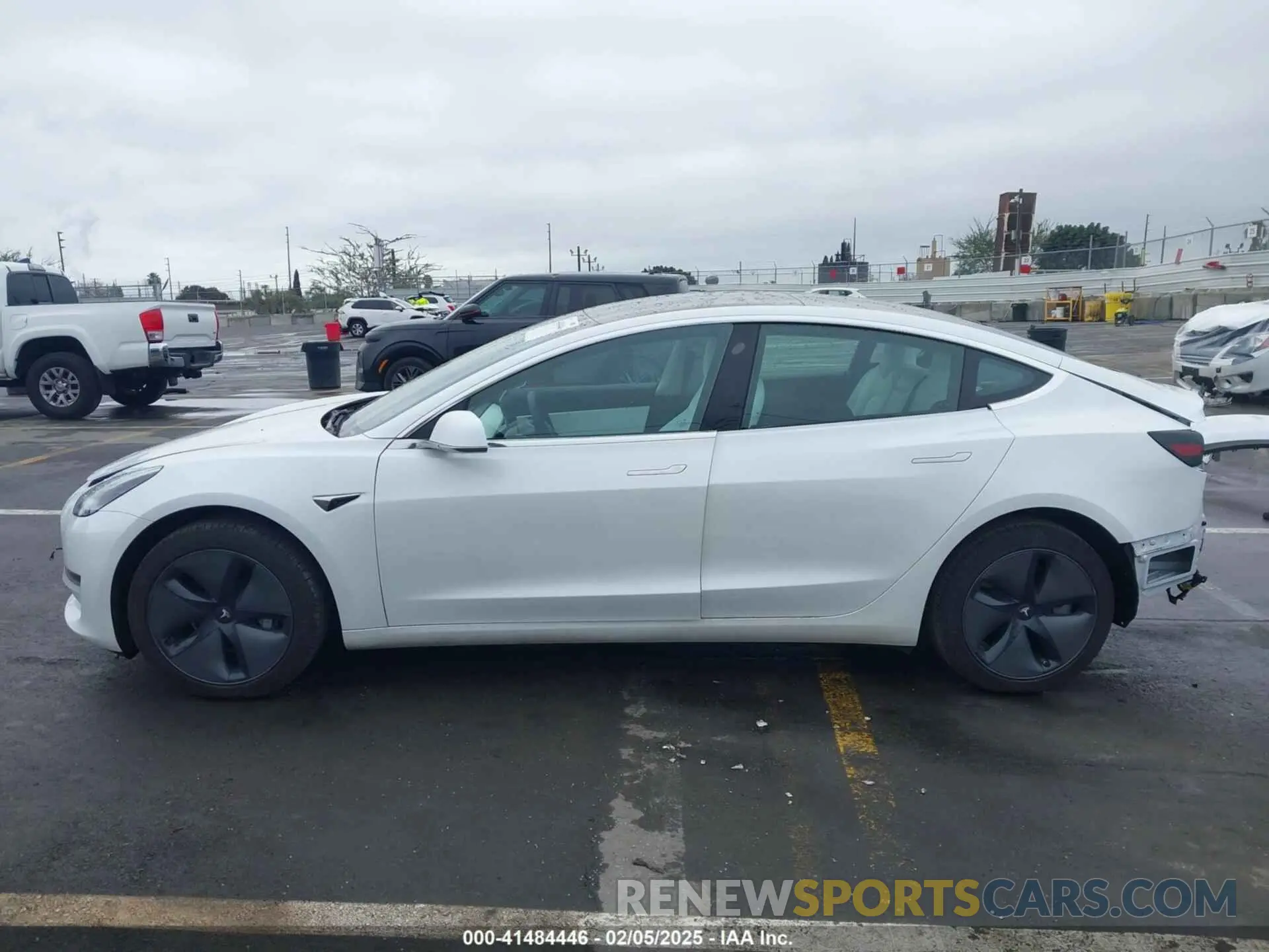 15 Photograph of a damaged car 5YJ3E1EA3LF717827 TESLA MODEL 3 2020