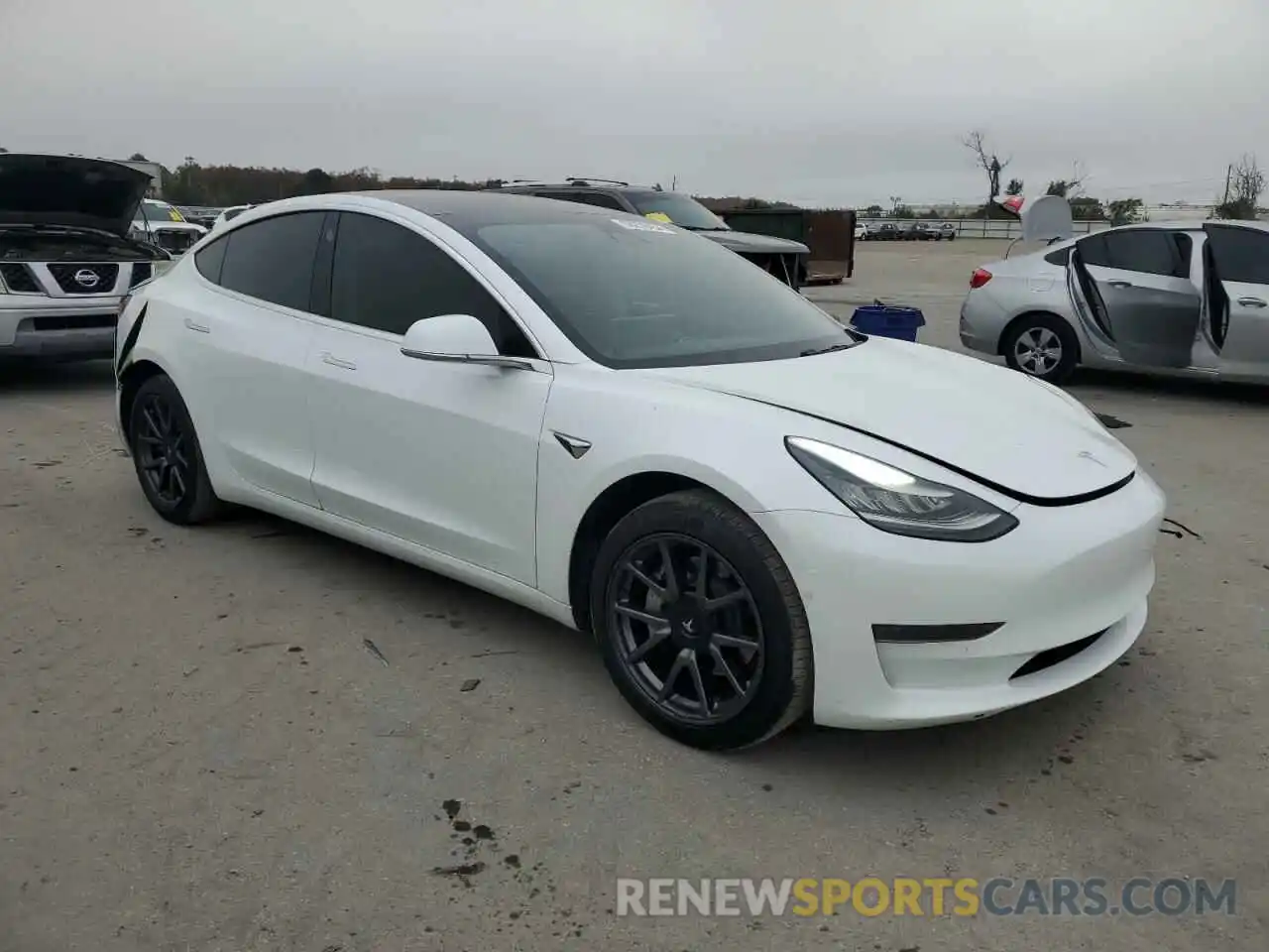 4 Photograph of a damaged car 5YJ3E1EA4LF504790 TESLA MODEL 3 2020