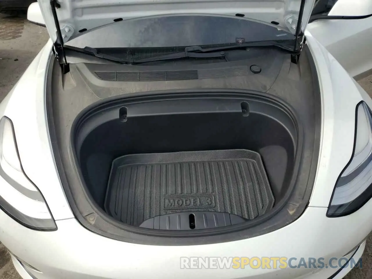 11 Photograph of a damaged car 5YJ3E1EA4LF660277 TESLA MODEL 3 2020