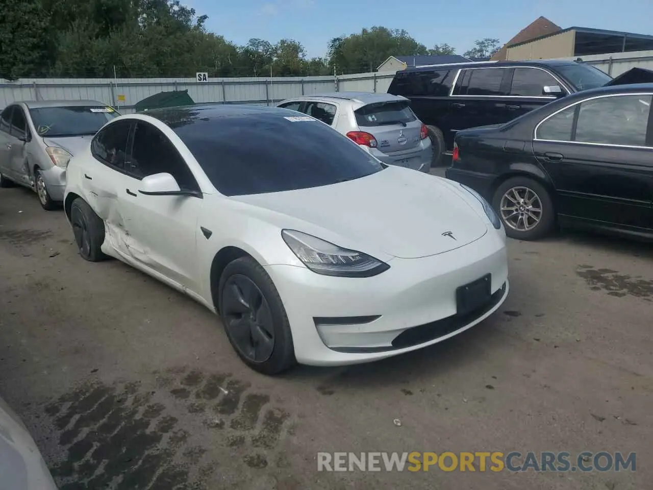 4 Photograph of a damaged car 5YJ3E1EA4LF660277 TESLA MODEL 3 2020