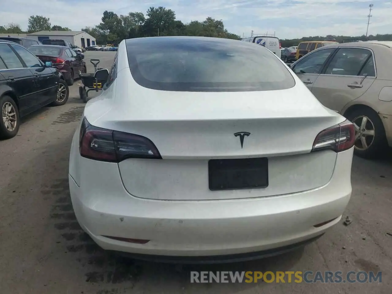 6 Photograph of a damaged car 5YJ3E1EA4LF660277 TESLA MODEL 3 2020