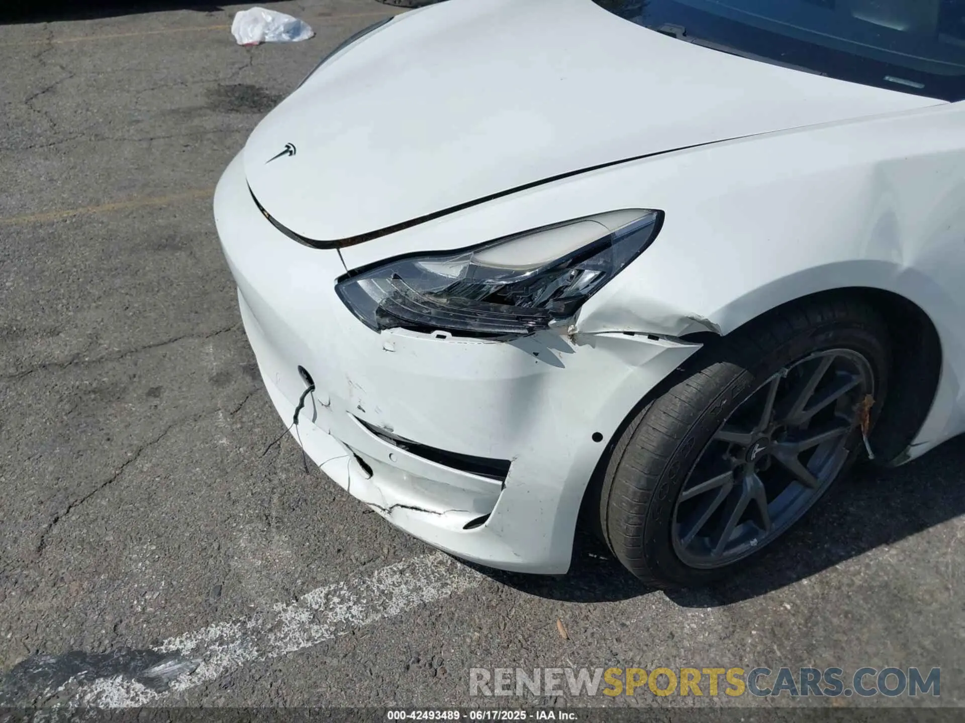 6 Photograph of a damaged car 5YJ3E1EA4LF740016 TESLA MODEL 3 2020