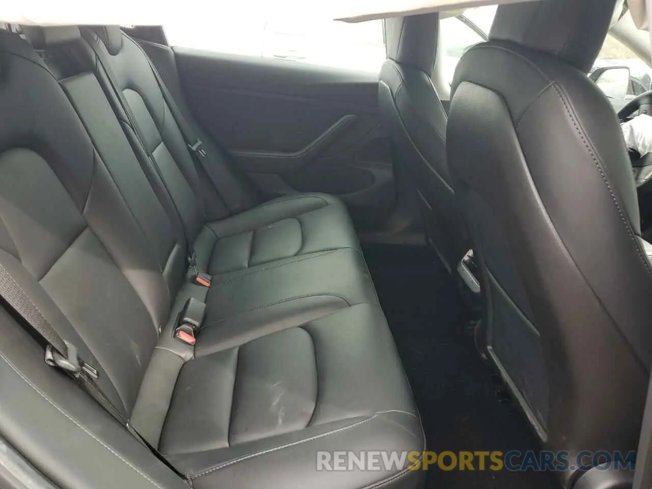 10 Photograph of a damaged car 5YJ3E1EA4LF745474 TESLA MODEL 3 2020
