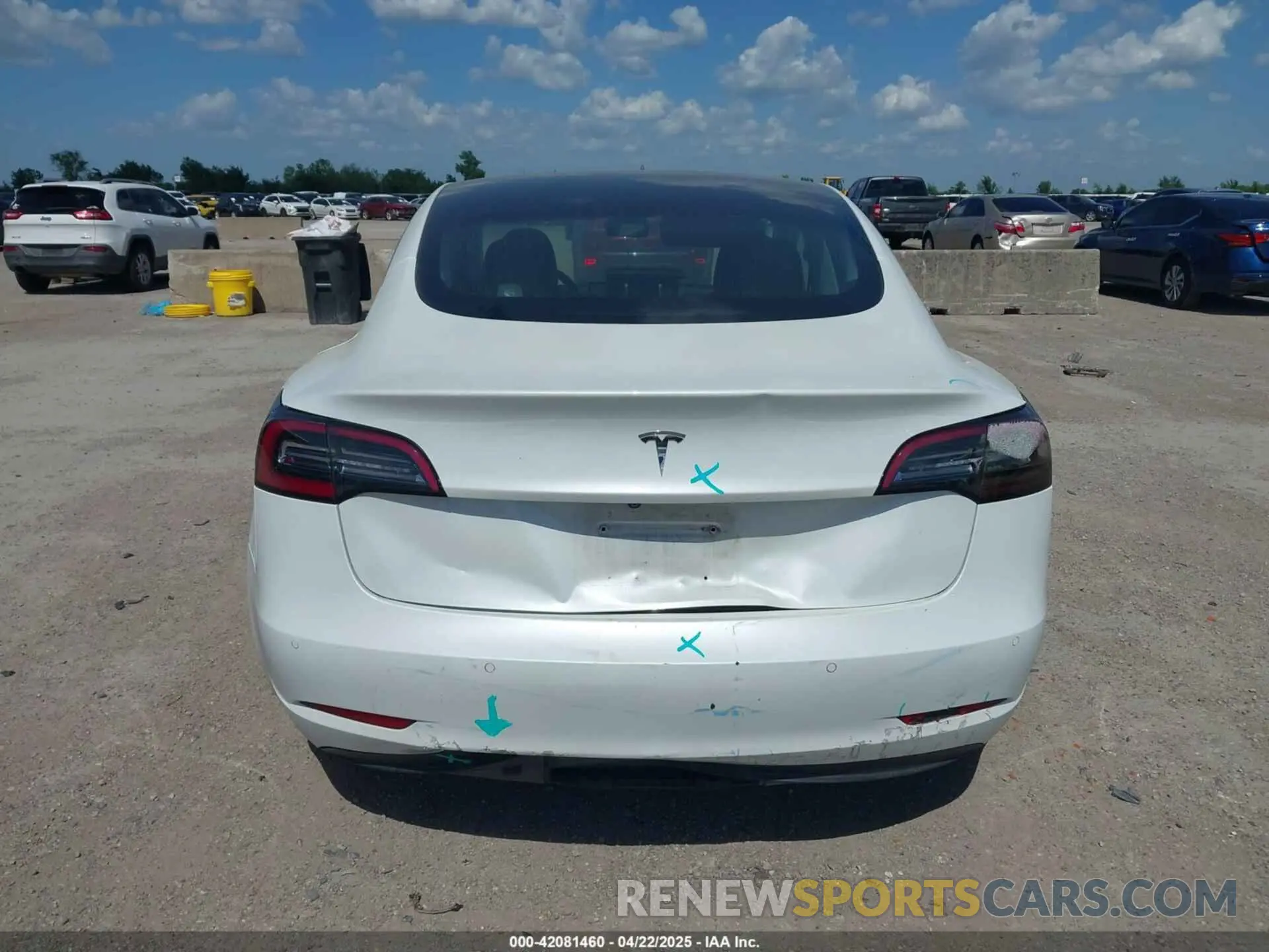 15 Photograph of a damaged car 5YJ3E1EA4LF747063 TESLA MODEL 3 2020