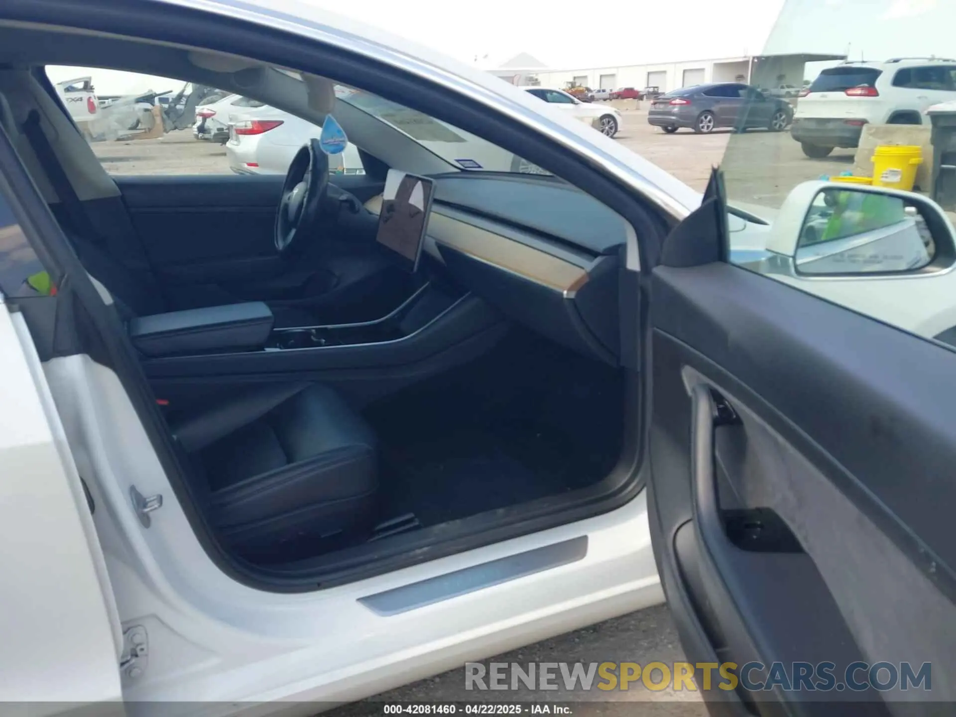 5 Photograph of a damaged car 5YJ3E1EA4LF747063 TESLA MODEL 3 2020