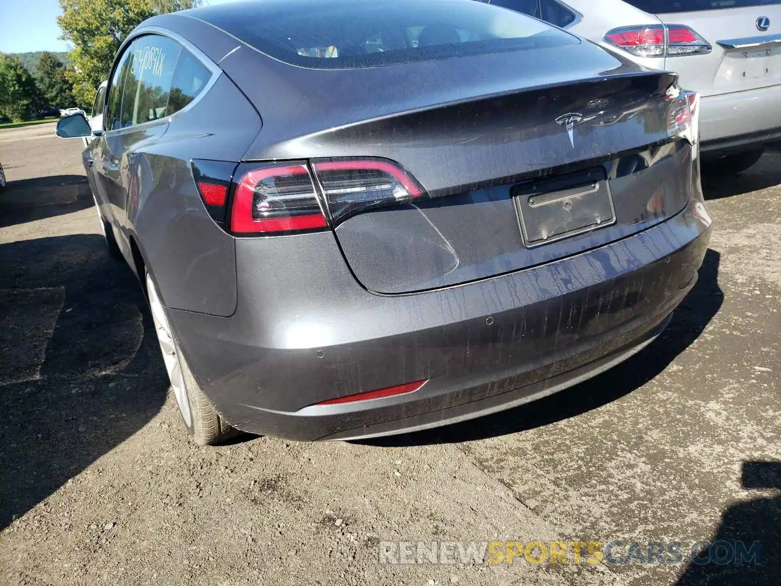 10 Photograph of a damaged car 5YJ3E1EA4LF785604 TESLA MODEL 3 2020