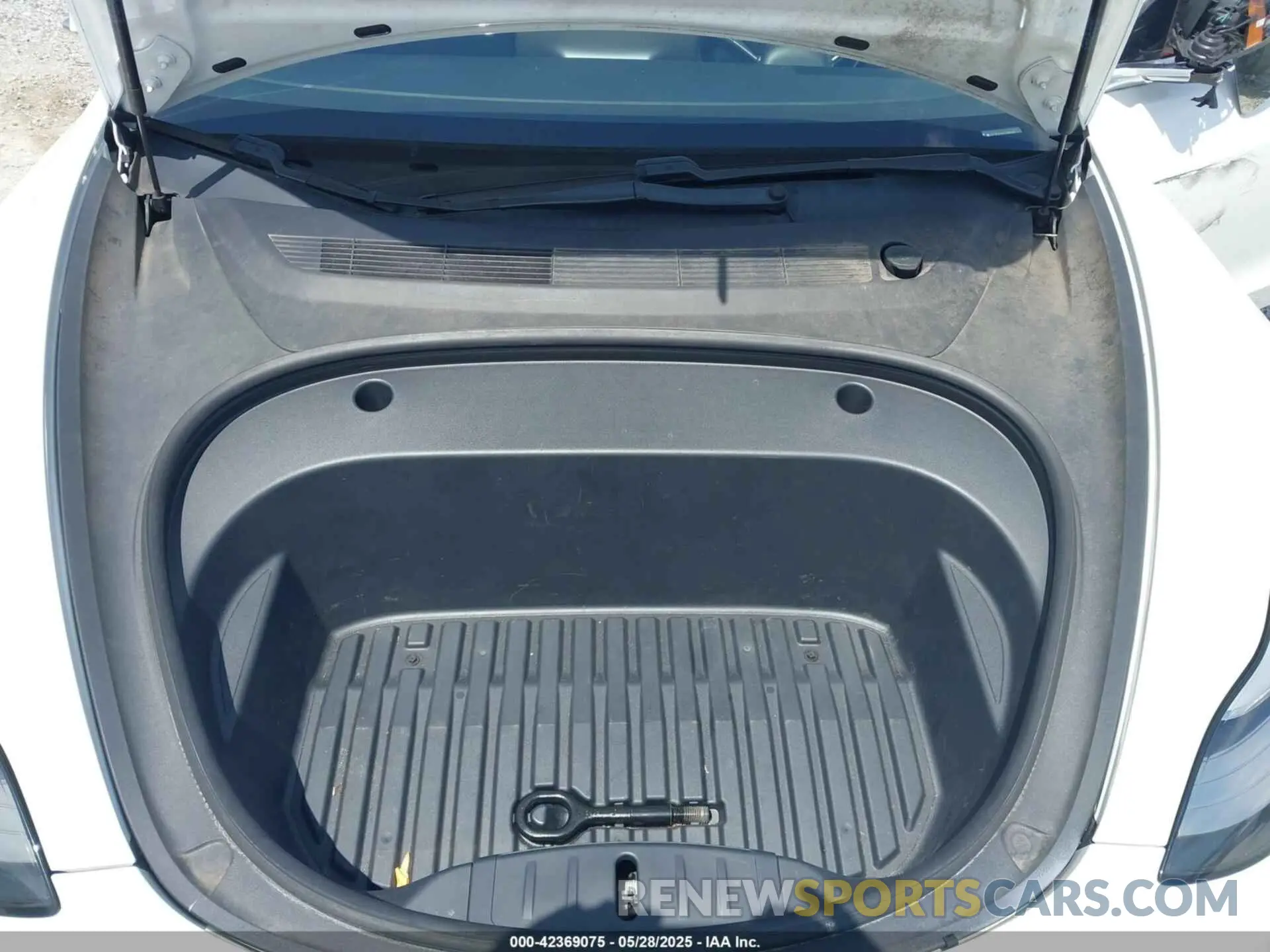 10 Photograph of a damaged car 5YJ3E1EA4LF799566 TESLA MODEL 3 2020