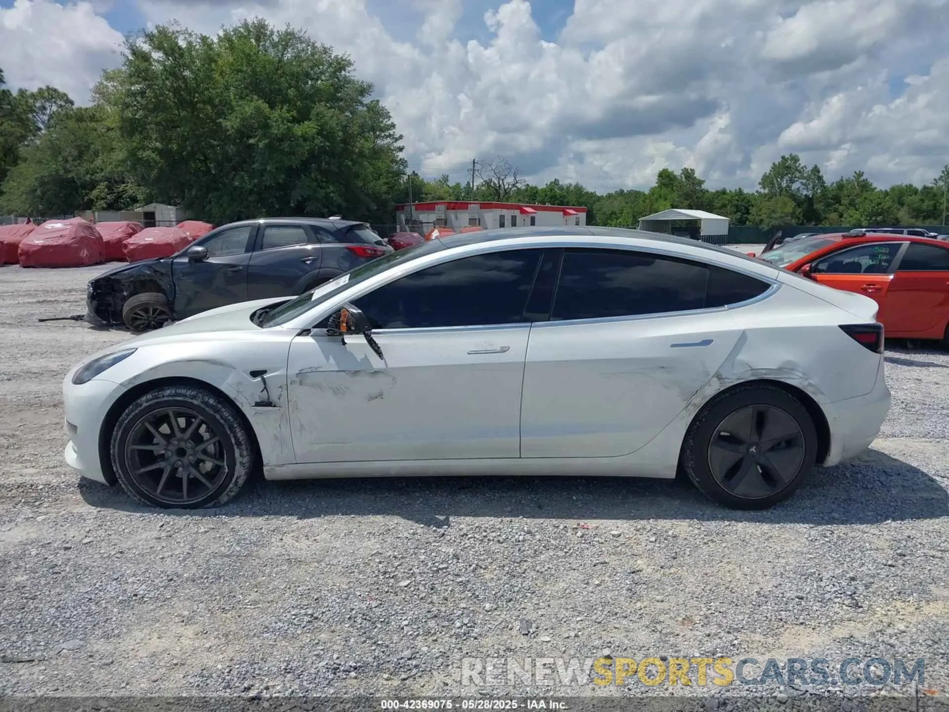 14 Photograph of a damaged car 5YJ3E1EA4LF799566 TESLA MODEL 3 2020