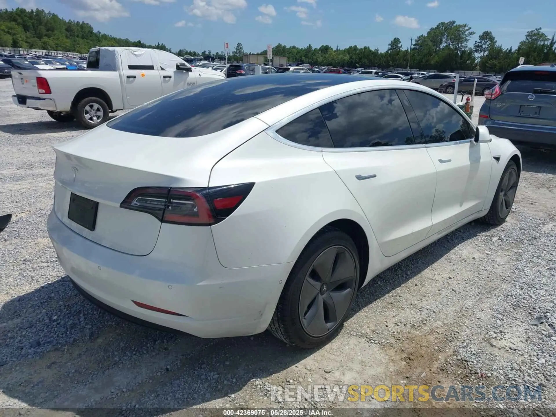 4 Photograph of a damaged car 5YJ3E1EA4LF799566 TESLA MODEL 3 2020