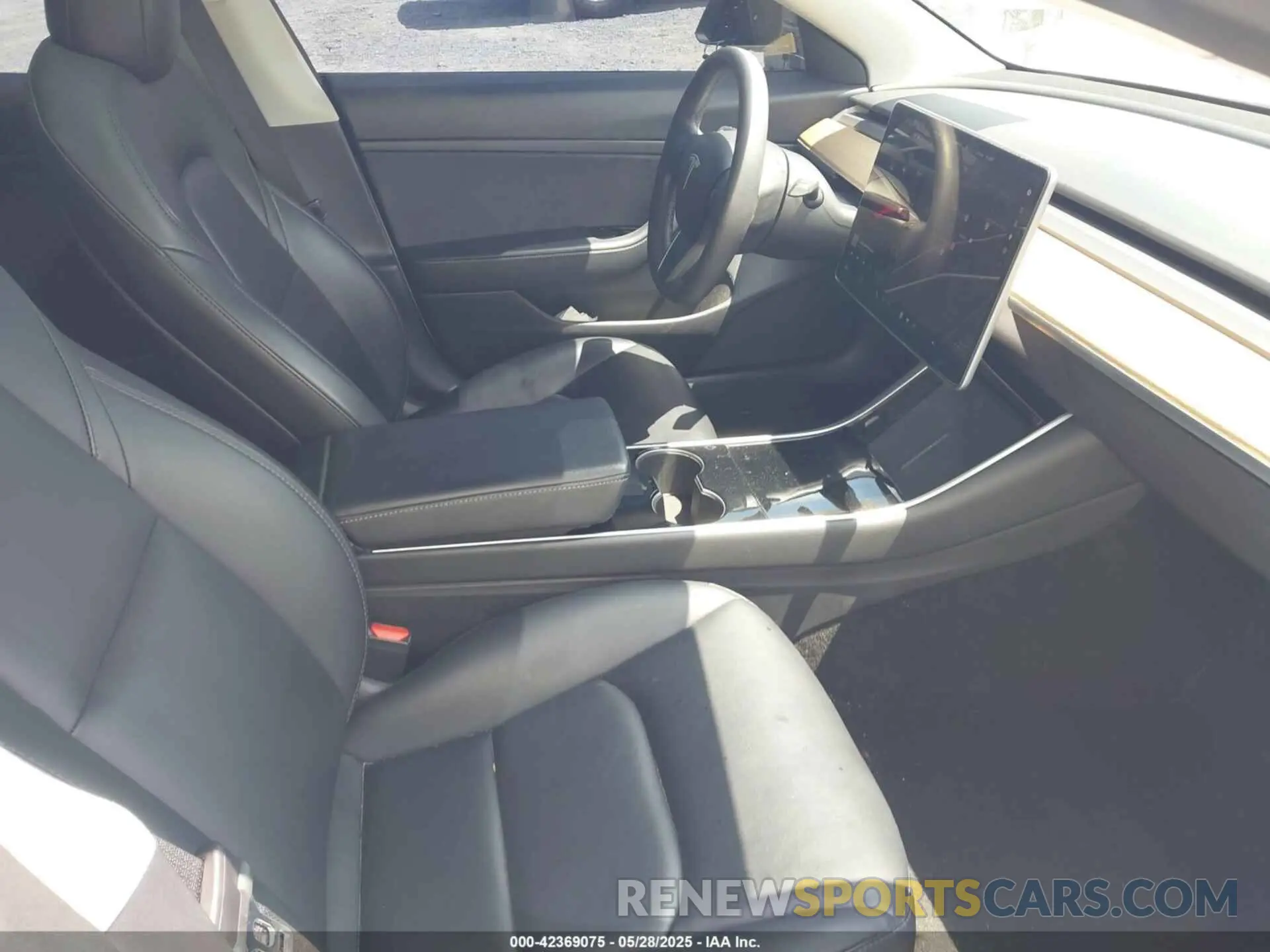 5 Photograph of a damaged car 5YJ3E1EA4LF799566 TESLA MODEL 3 2020