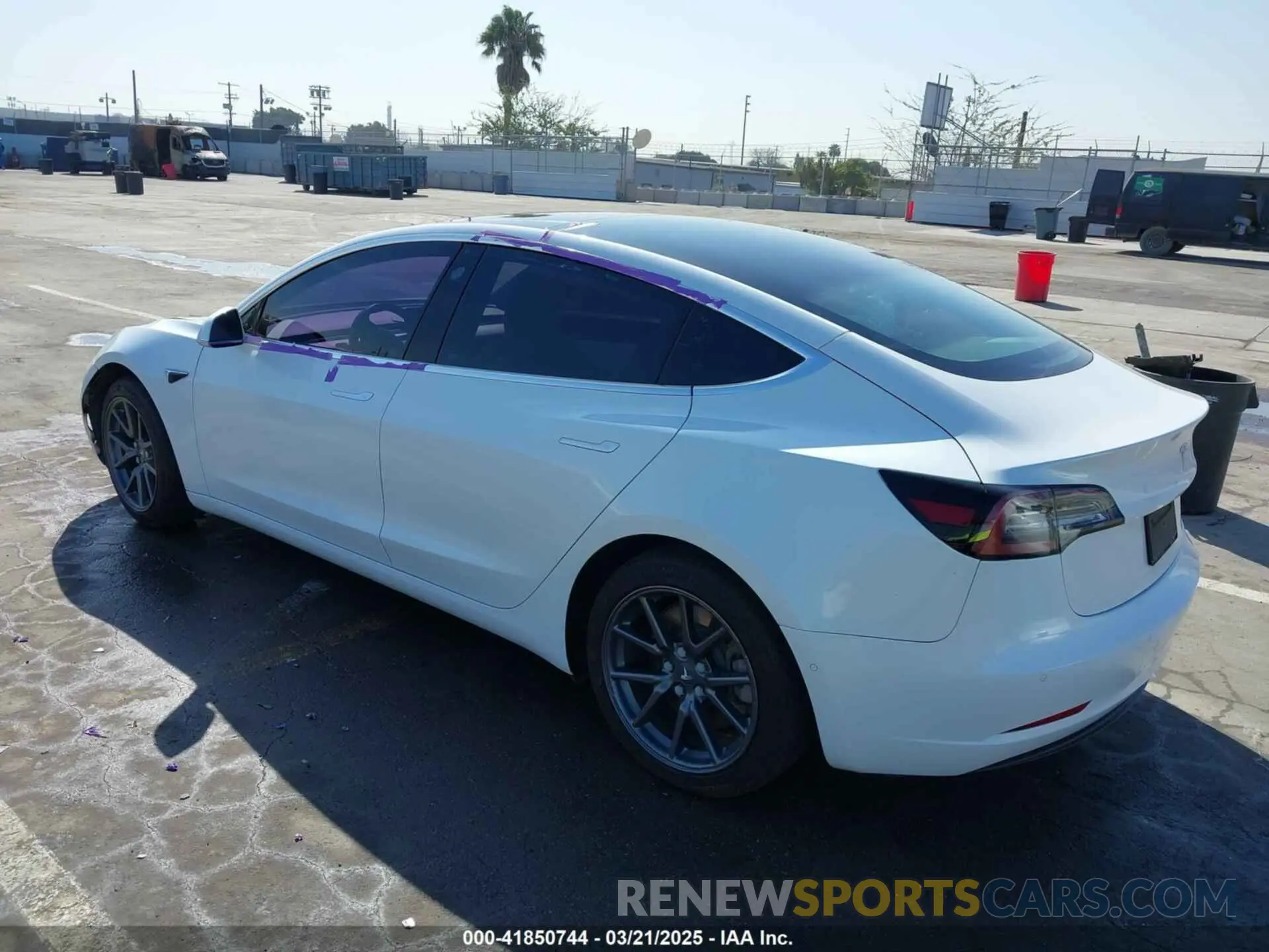 3 Photograph of a damaged car 5YJ3E1EA4LF805205 TESLA MODEL 3 2020
