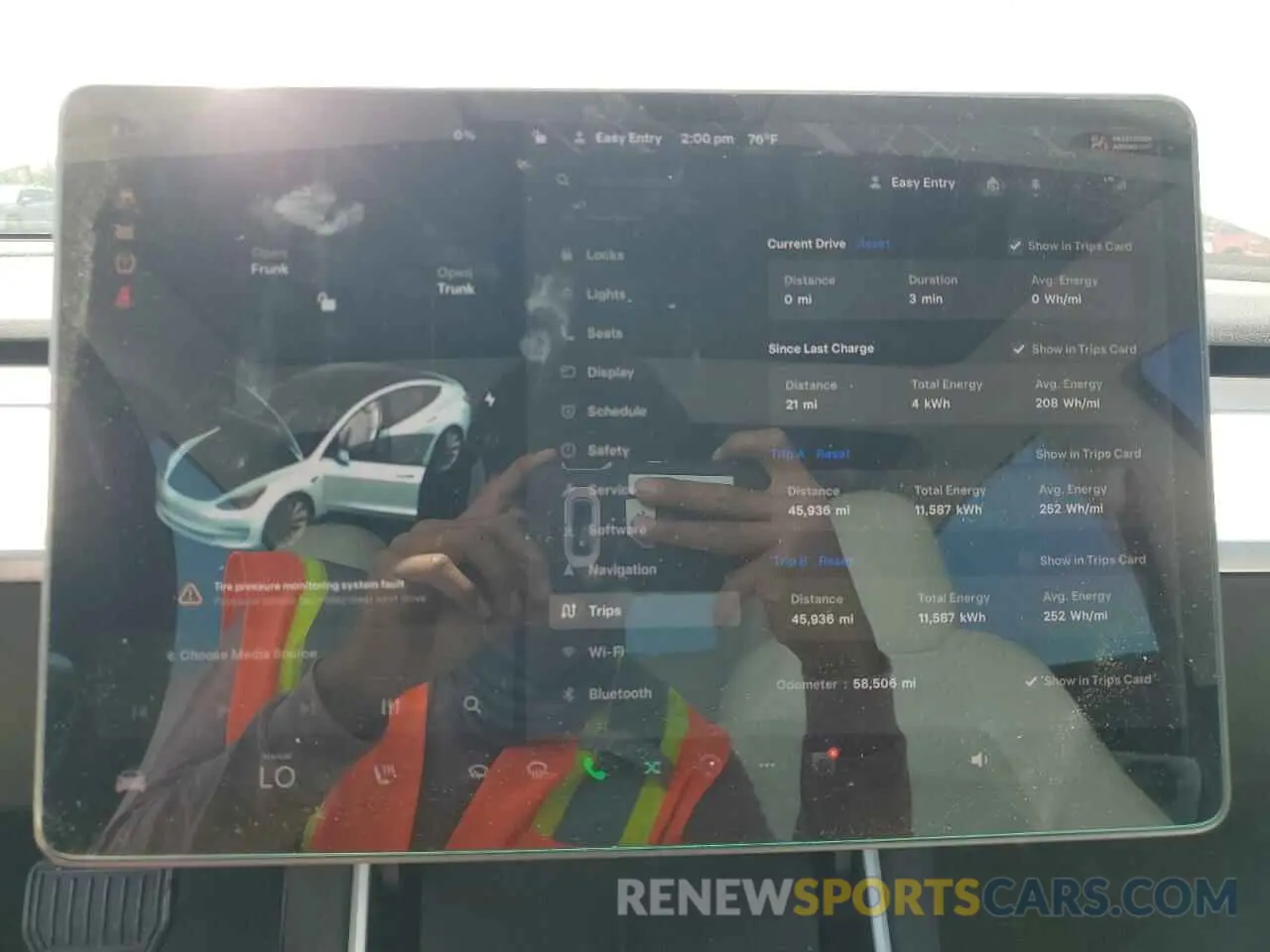 9 Photograph of a damaged car 5YJ3E1EA5LF599280 TESLA MODEL 3 2020