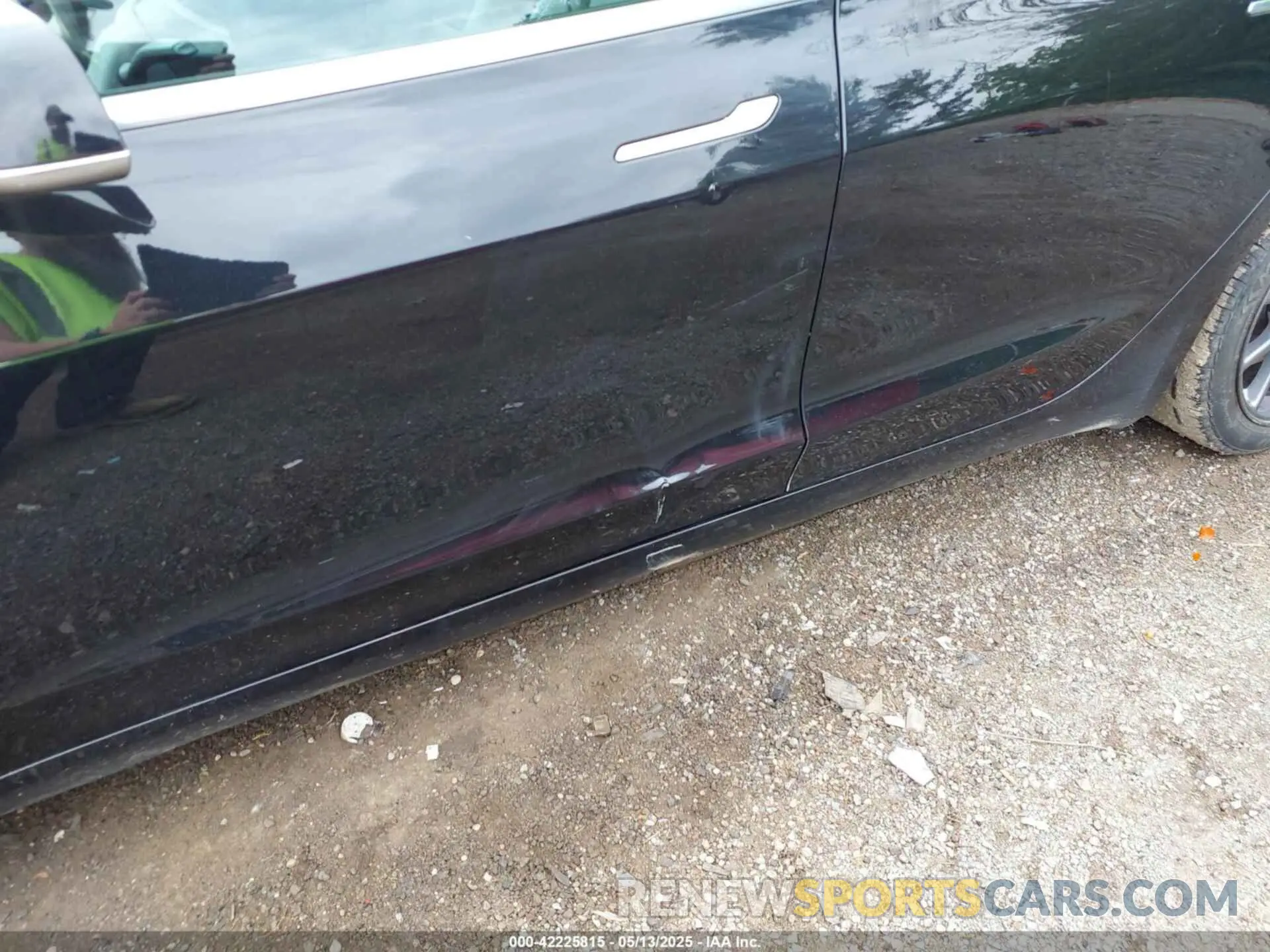 24 Photograph of a damaged car 5YJ3E1EA5LF606342 TESLA MODEL 3 2020