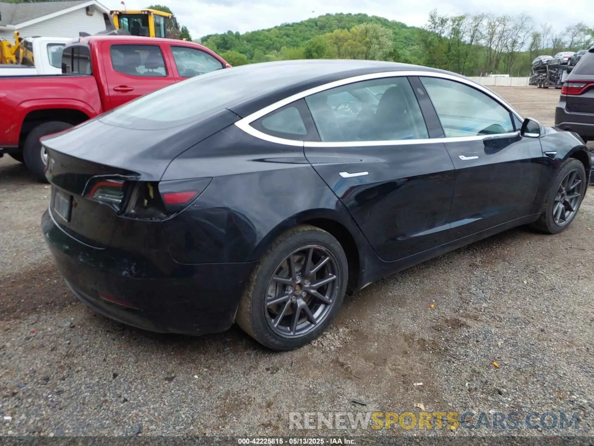 4 Photograph of a damaged car 5YJ3E1EA5LF606342 TESLA MODEL 3 2020