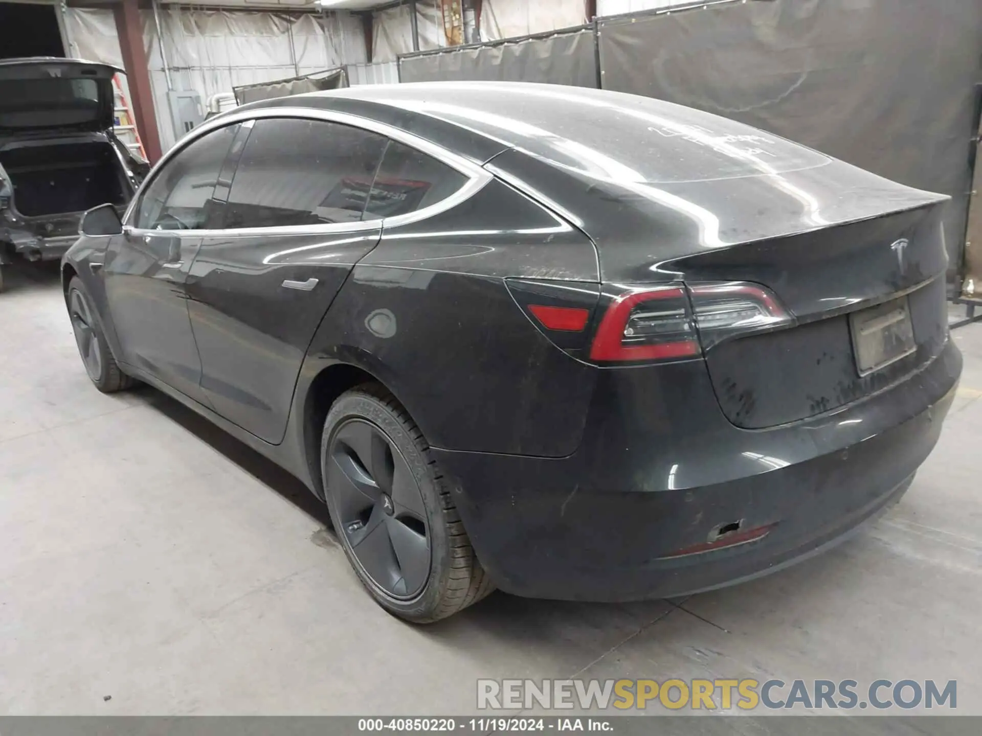 3 Photograph of a damaged car 5YJ3E1EA5LF609287 TESLA MODEL 3 2020