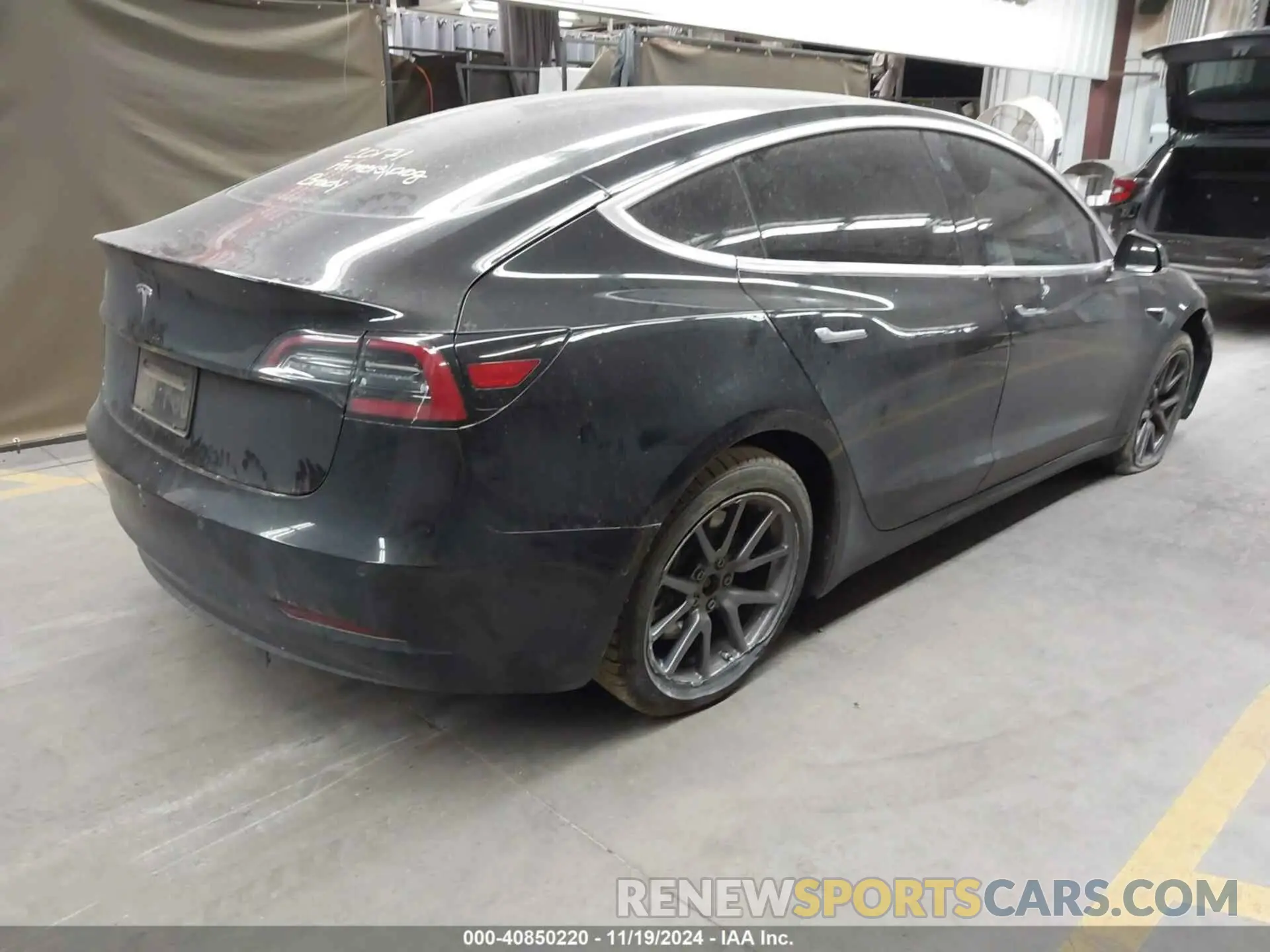 4 Photograph of a damaged car 5YJ3E1EA5LF609287 TESLA MODEL 3 2020