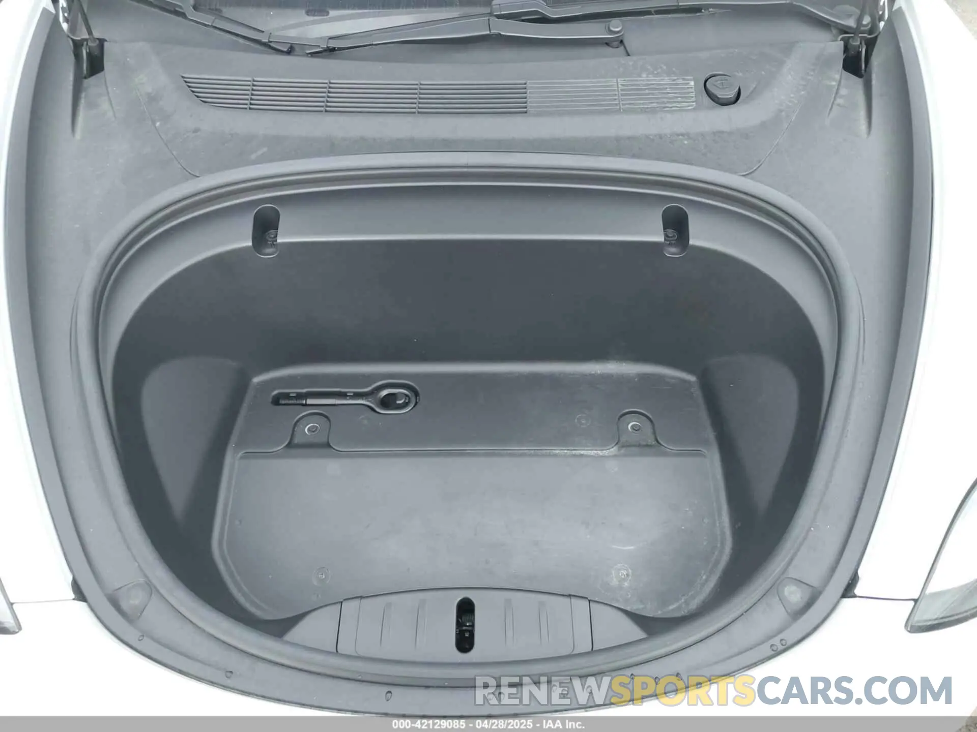 10 Photograph of a damaged car 5YJ3E1EA5LF613002 TESLA MODEL 3 2020