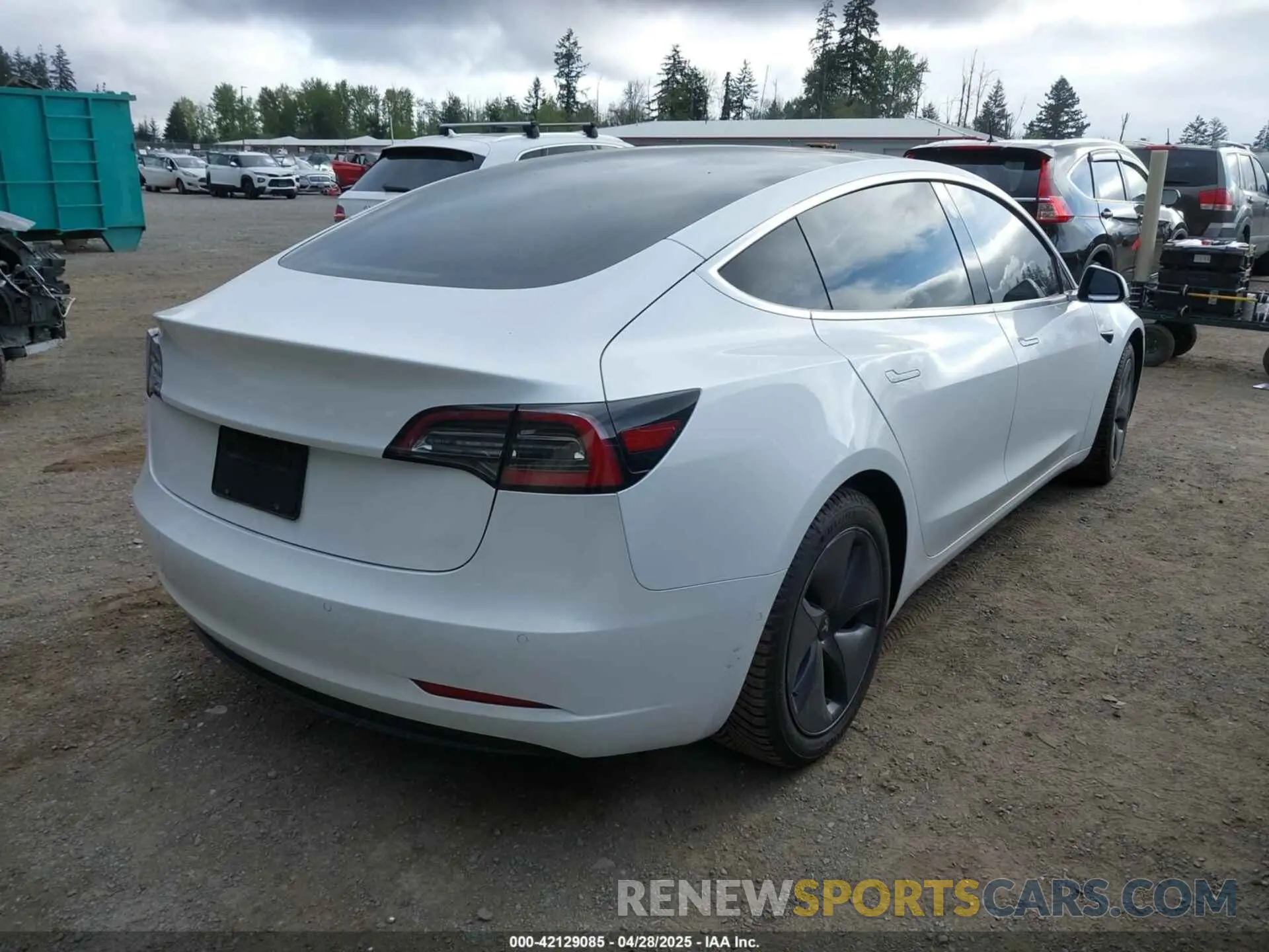 4 Photograph of a damaged car 5YJ3E1EA5LF613002 TESLA MODEL 3 2020