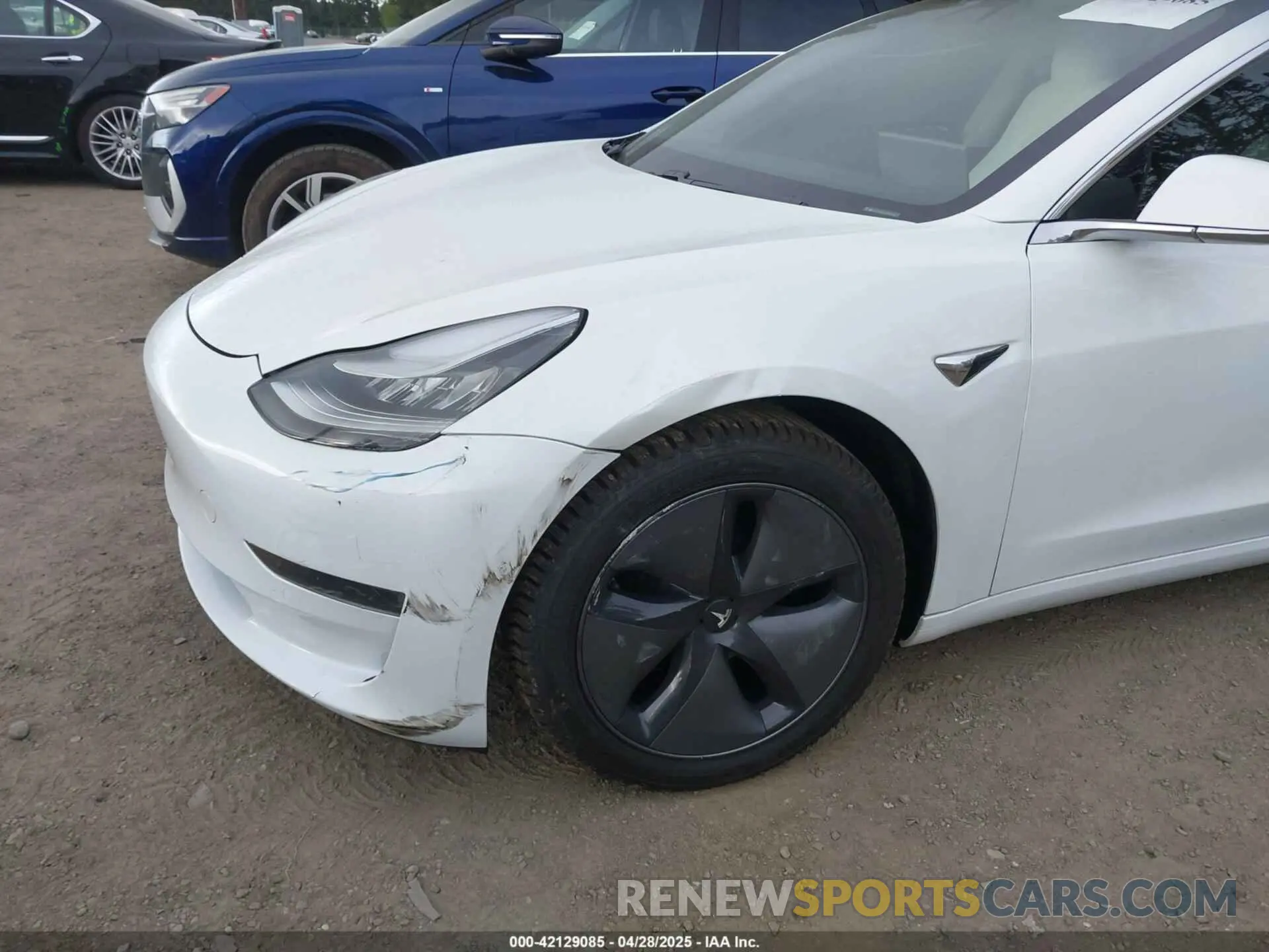 6 Photograph of a damaged car 5YJ3E1EA5LF613002 TESLA MODEL 3 2020