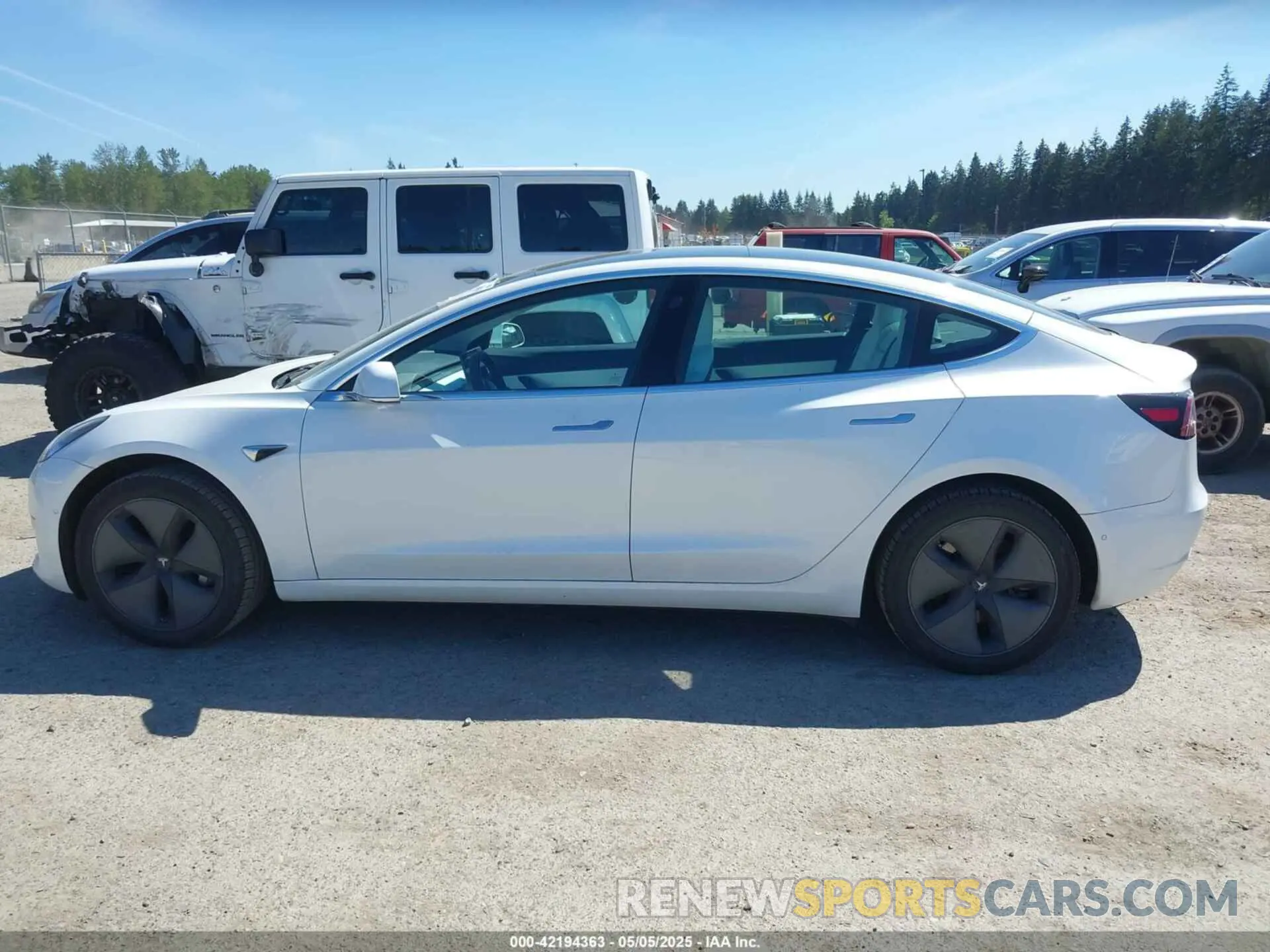 14 Photograph of a damaged car 5YJ3E1EA5LF615350 TESLA MODEL 3 2020