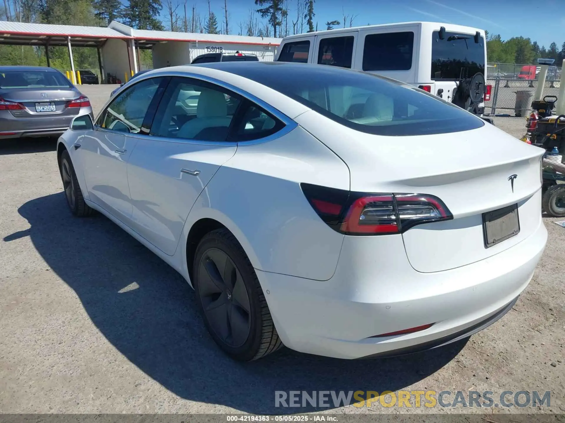 3 Photograph of a damaged car 5YJ3E1EA5LF615350 TESLA MODEL 3 2020