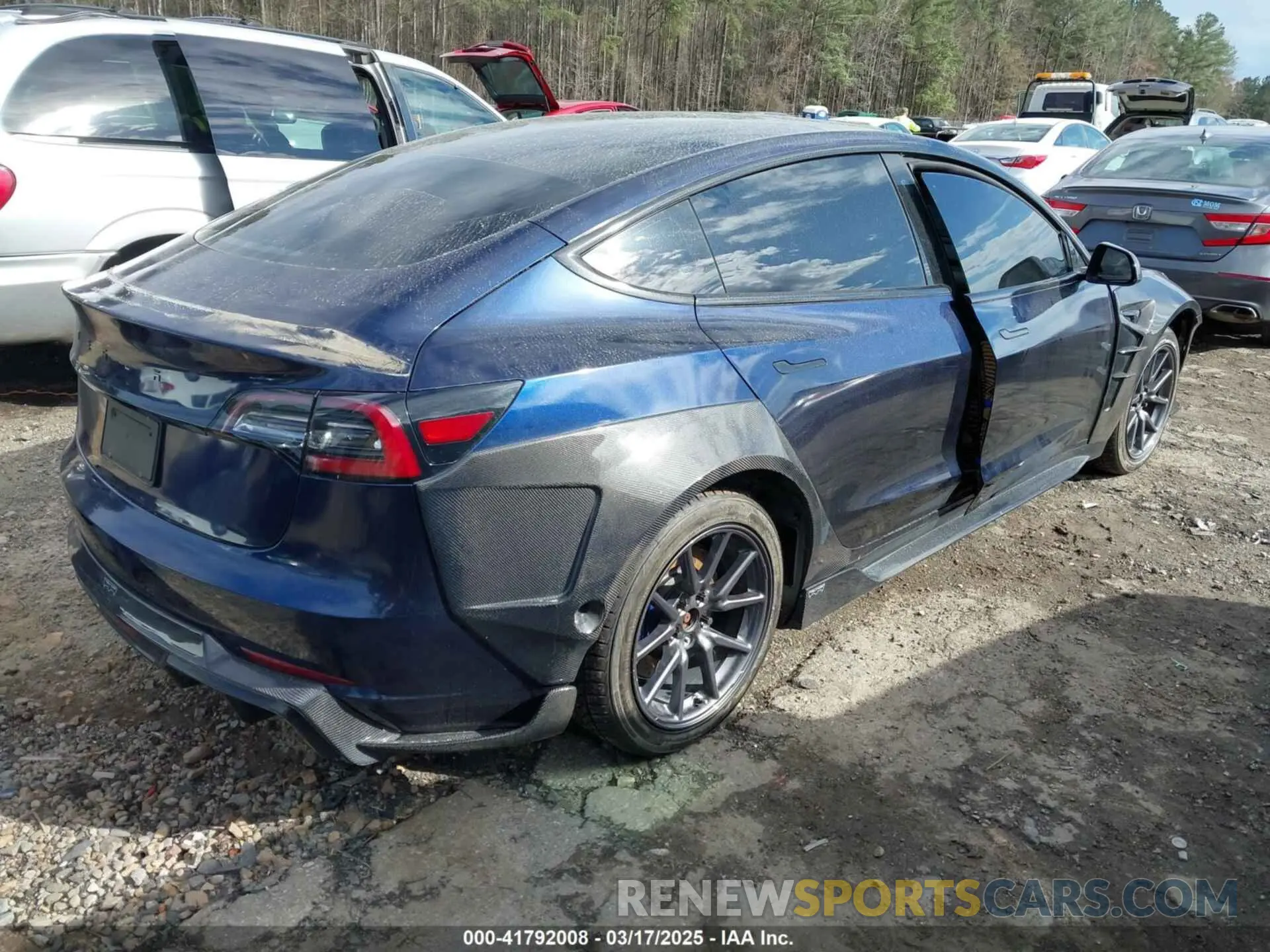 4 Photograph of a damaged car 5YJ3E1EA5LF632083 TESLA MODEL 3 2020