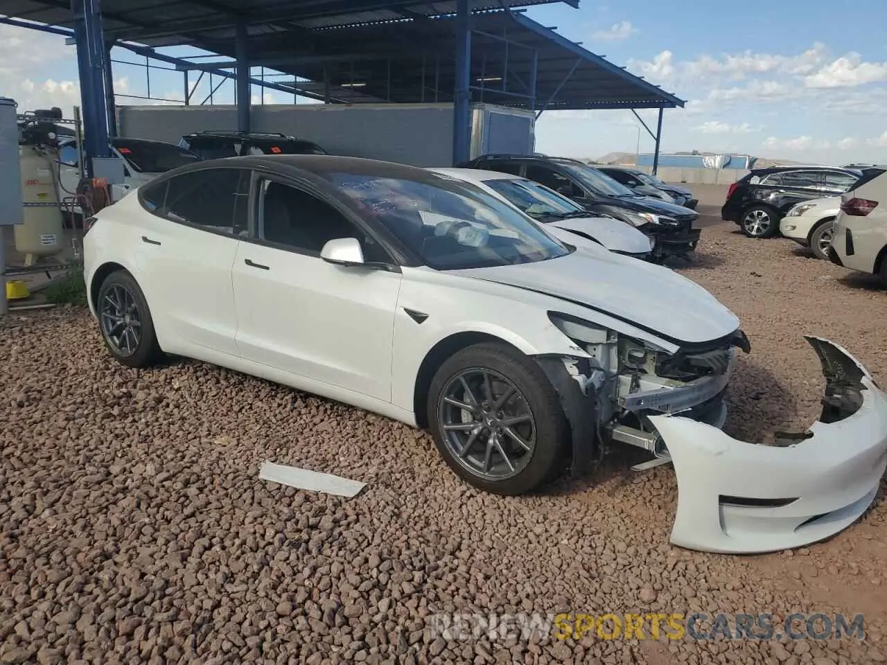 4 Photograph of a damaged car 5YJ3E1EA5LF633069 TESLA MODEL 3 2020