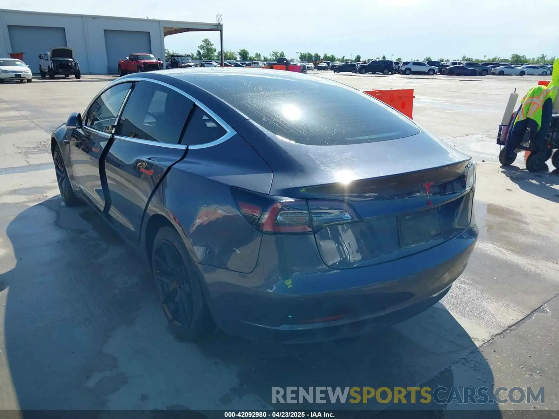 3 Photograph of a damaged car 5YJ3E1EA5LF644864 TESLA MODEL 3 2020