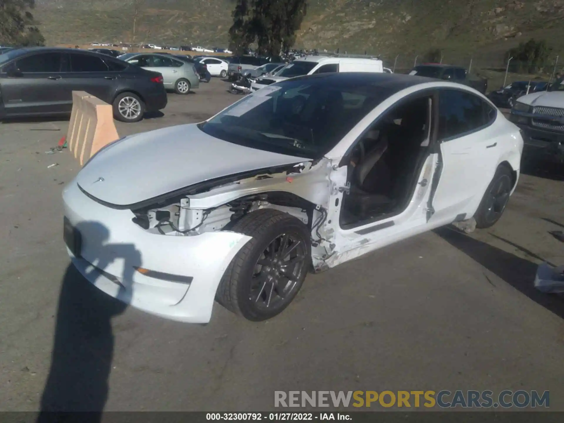 2 Photograph of a damaged car 5YJ3E1EA5LF645108 TESLA MODEL 3 2020